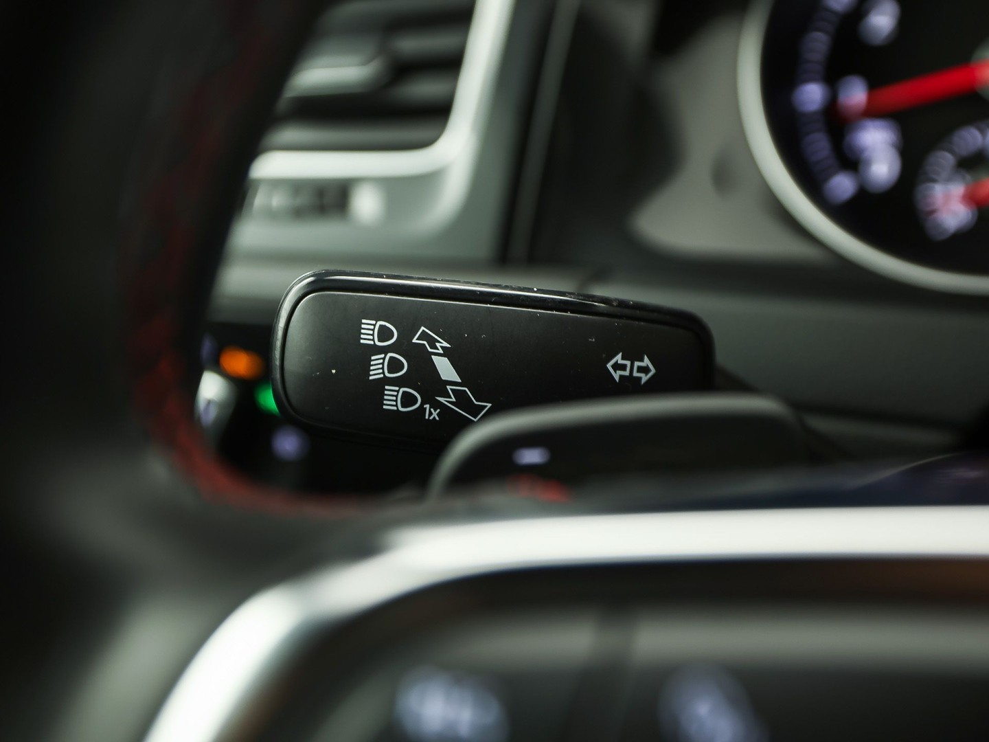 Volkswagen Golf 2.0 TSI GTI 220Pk Automaat (NAVIGATIE, CLIMATE, LEDER, STOELVERWARMING, SPORTSTOELEN, GETINT GLAS, XENON, NIEUWSTAAT)