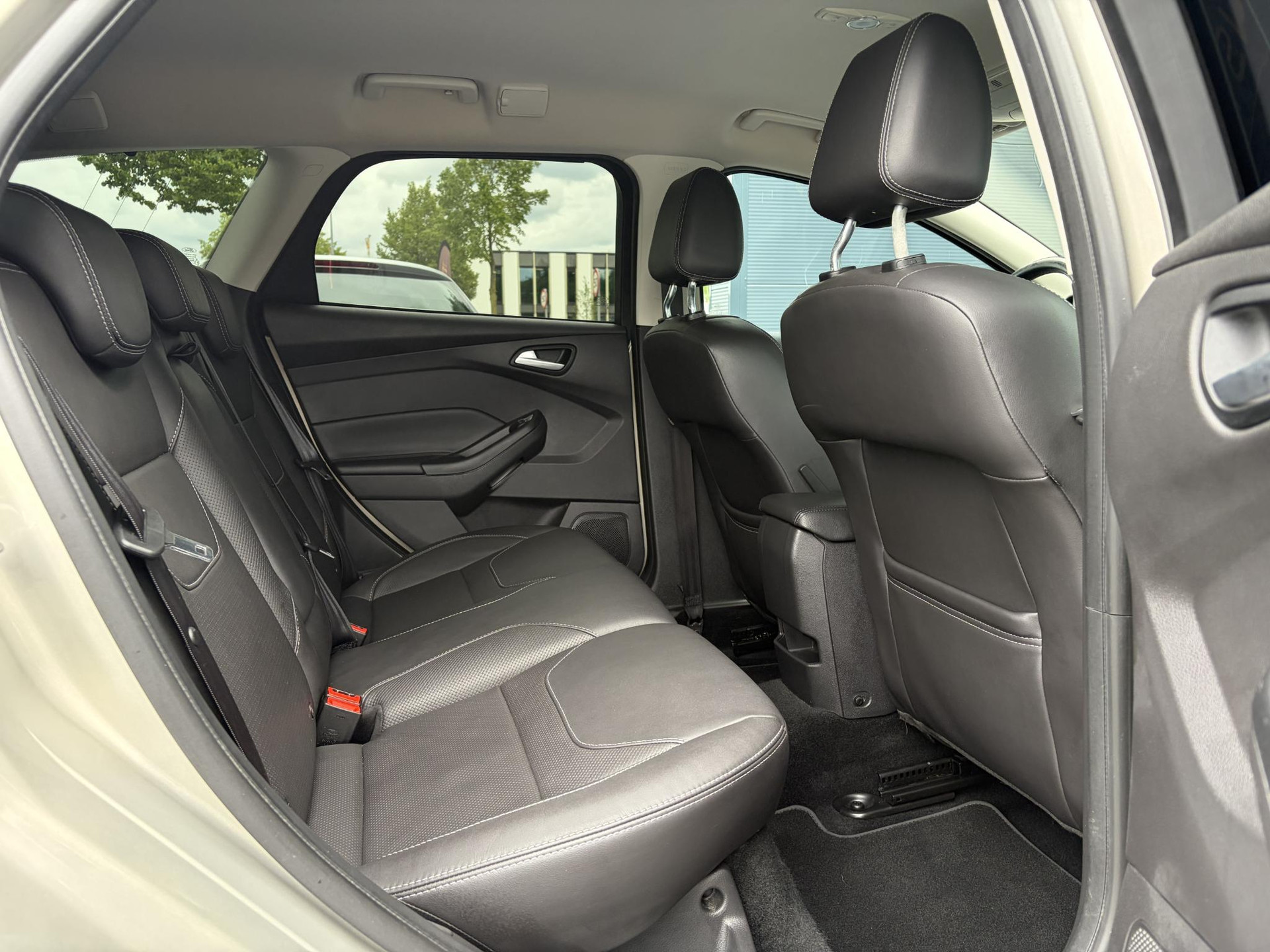 Ford Focus Wagon 1.5 Titanium Edition 1e Eigenaar,150pk,Navi,Camera,6 Bak,Stoelverw,Stuurverw,Leder,Lm velgen,Pdc V+A,Elekt.stoelen,Recent beurt gehad,Apk tot 03-2027