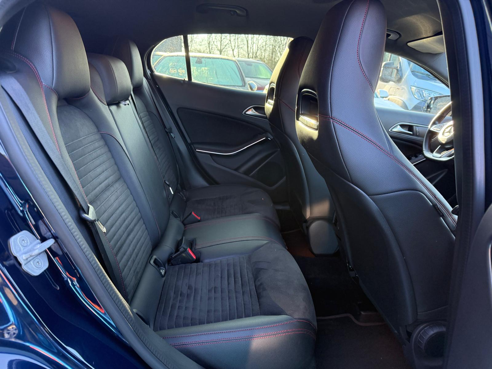 Mercedes-Benz GLA-klasse 180 Business Solution AMG | 2E EIGENAAR | 3/6/12MND GARANTIE | LED | CARPLAY | CRUISE | AUTOMAAT | STOELVERWARMING |