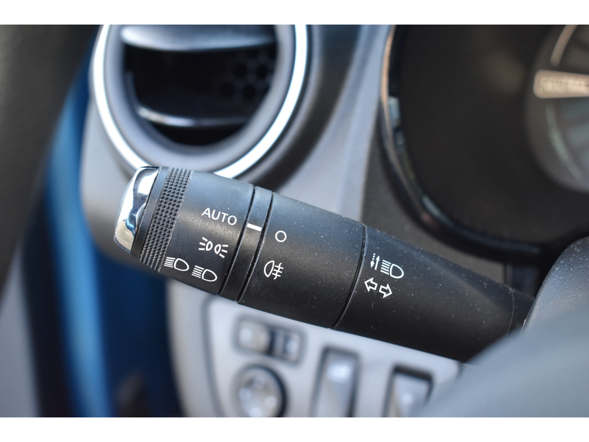 Dacia Spring Essential 27 kWh vol electric navigatie pdc Leer