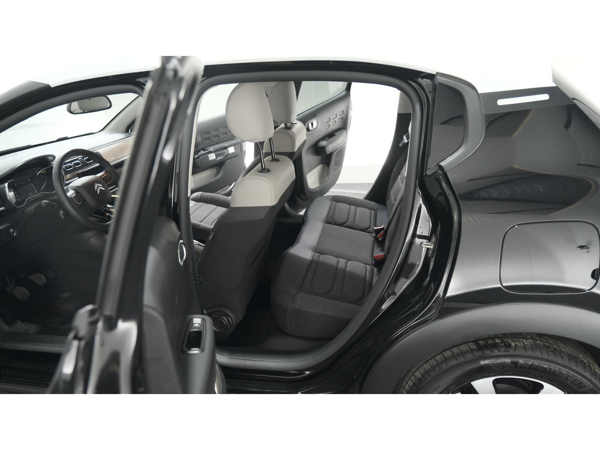 Citroen C3 PureTech 82 Feel Edition | Apple Carplay | Parkeersensoren | Navigatie | Climate Control | 16 Inch Velgen