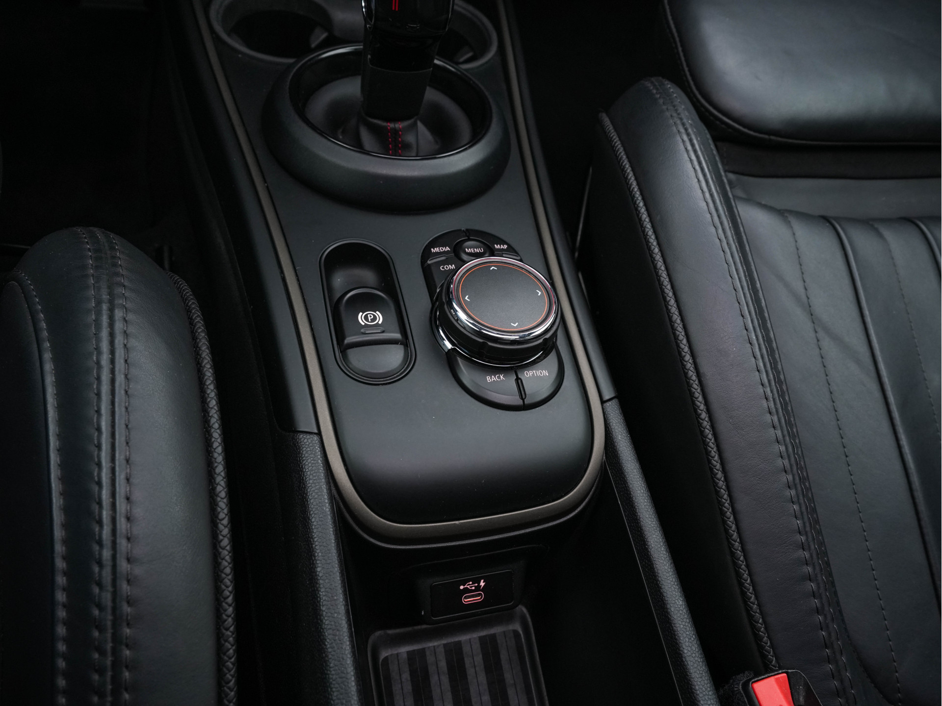 MINI Mini Countryman 2.0 Cooper S Knightsbridge Edition JCW-Sportpack Aut. *PANO |  LEATHER | FULL-LED | HARMAN/KARDON-AUDIO | HEATED-SPORTSEATS | KEYLESS | CAMERA | AMBIENT-LIGHT | NAVI-FULLMAP | HEAD-UP | PRIVACY-GLASS | SHIFT-PADDLES | 18''ALU*