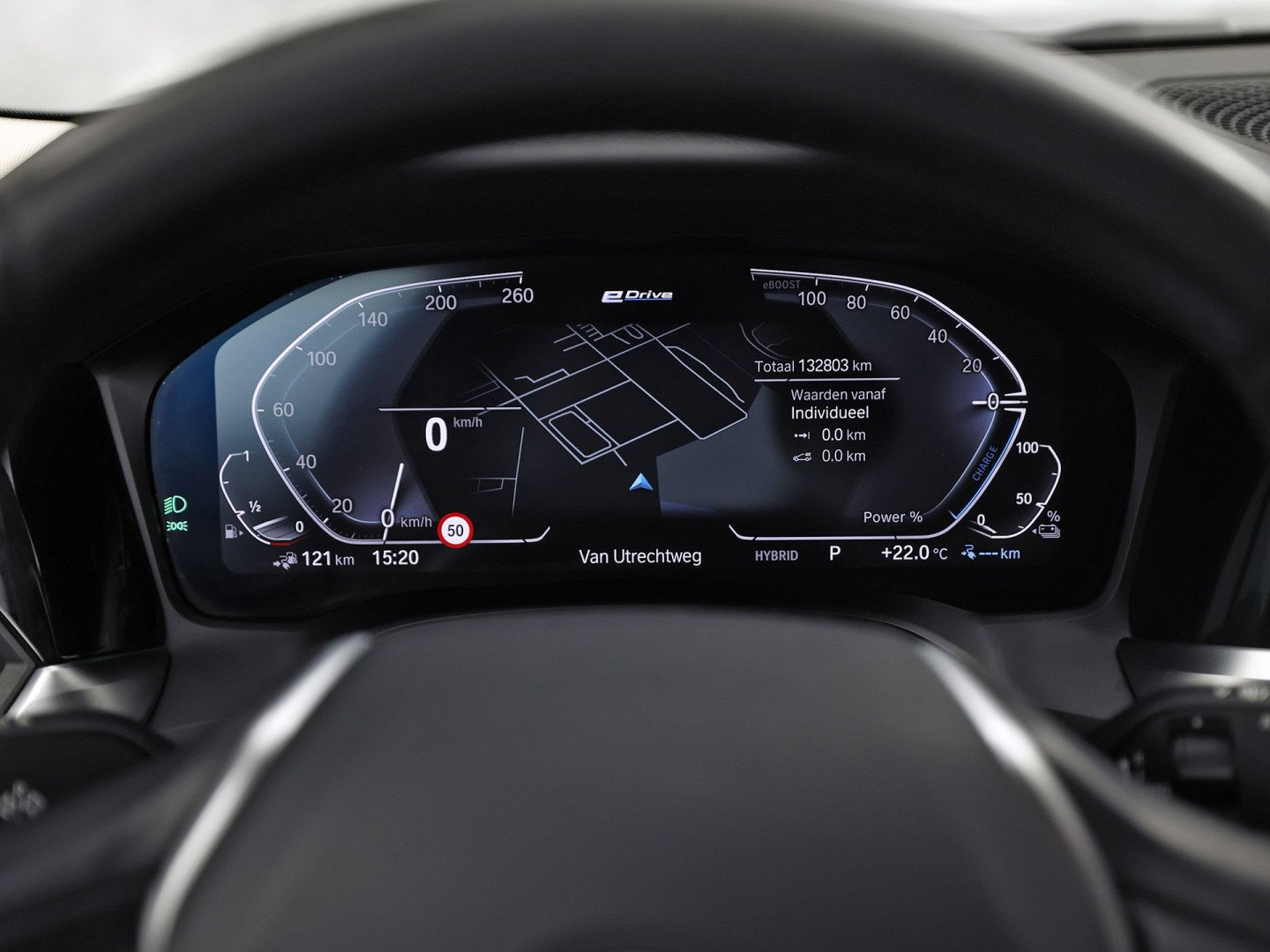 BMW 3-serie Touring 330e Sport 292Pk Automaat (APPLE CARPLAY, SOH 90,2%, GROOT NAVI, COGNAC LEDER, CAMERA, STOELVERWARMING, SFEERVERLICHTING, ELEK ACHTERKLEP, GETINT GLAS, NIEUWSTAAT)