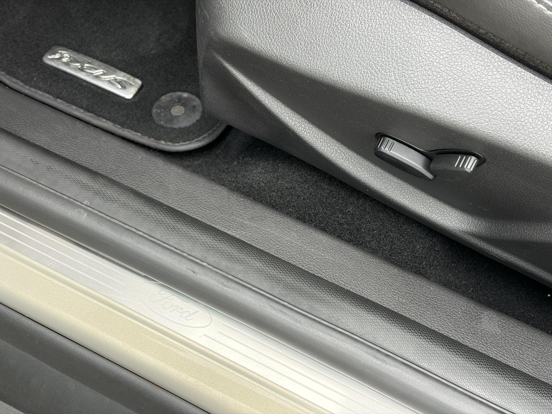 Ford Focus Wagon 1.5 Titanium Edition 1e Eigenaar,150pk,Navi,Camera,6 Bak,Stoelverw,Stuurverw,Leder,Lm velgen,Pdc V+A,Elekt.stoelen,Recent beurt gehad,Apk tot 03-2027