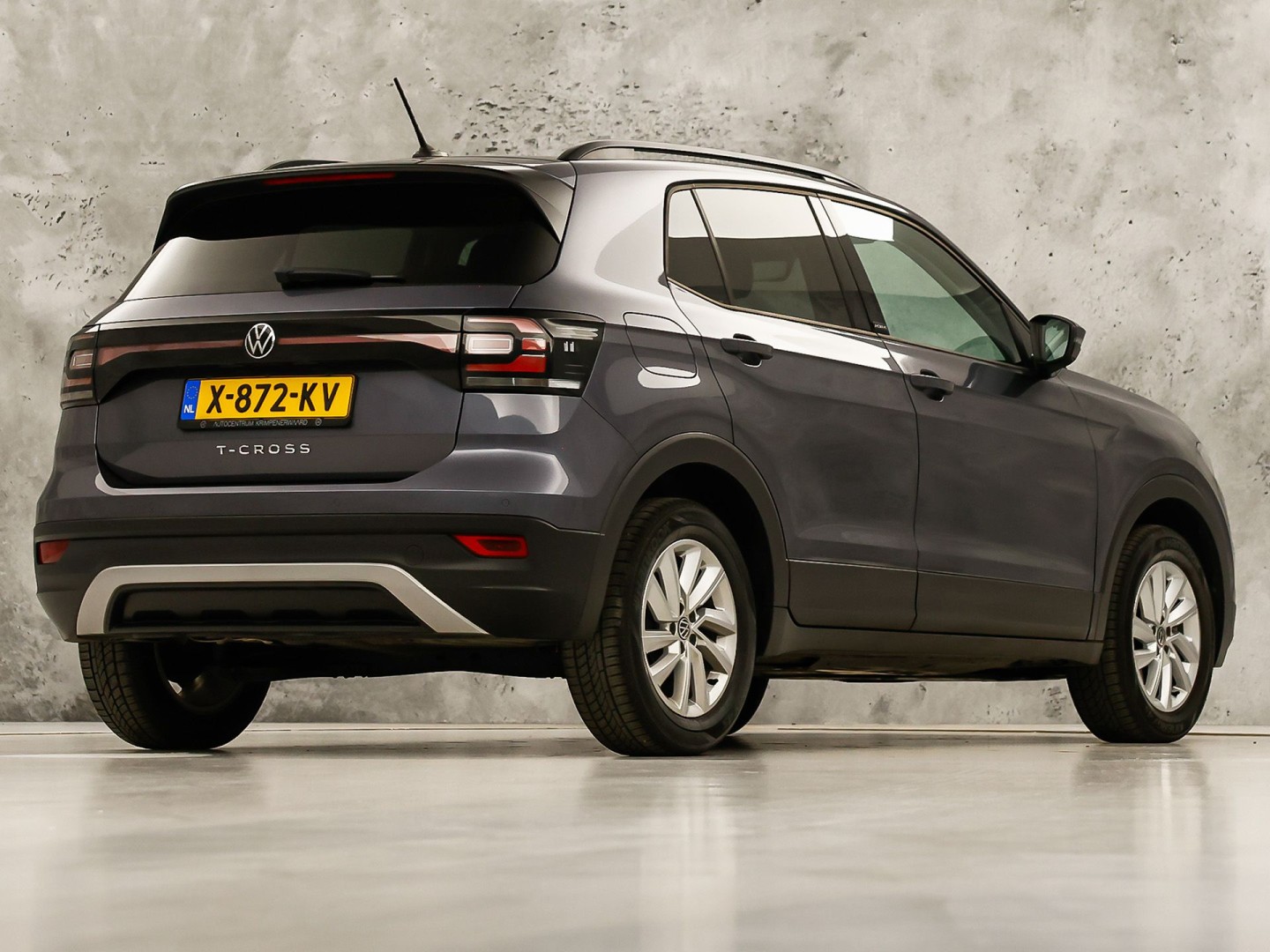 Volkswagen T-Cross 1.0 TSI Life Sport (APPLE CARPLAY, GROOT NAVI, CLIMATE, STOELVERWARMING, SPORTSTOELEN, GETINT GLAS, CRUISE, NIEUWSTAAT)