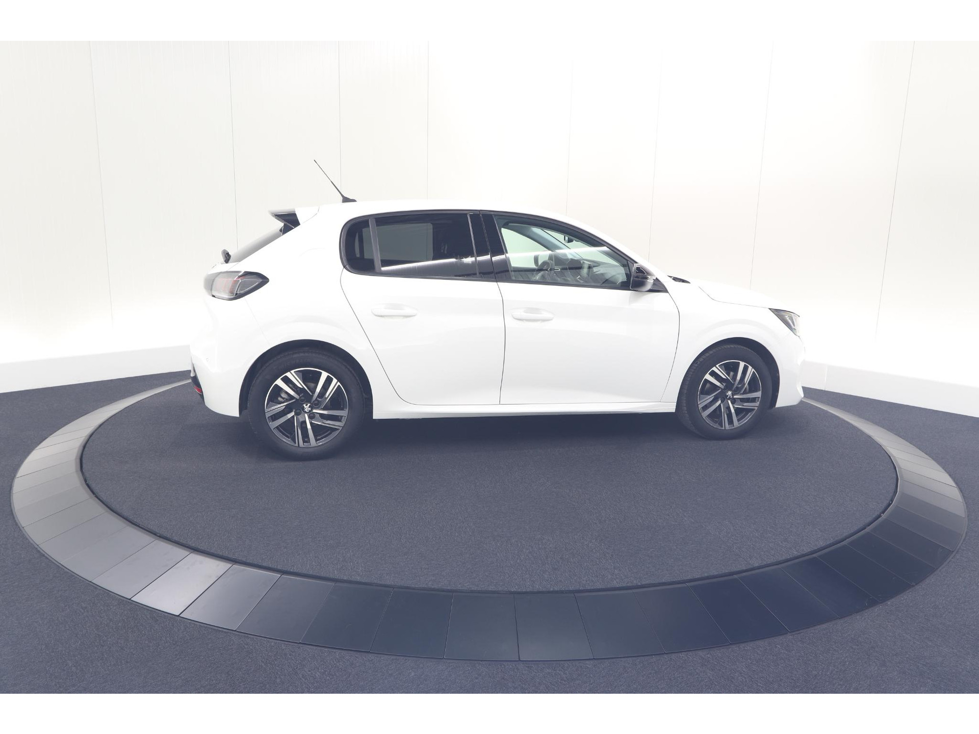 Peugeot 208 PureTech 100 PK Allure | Apple Carplay | Parkeersensoren | Lichtmetalen velgen