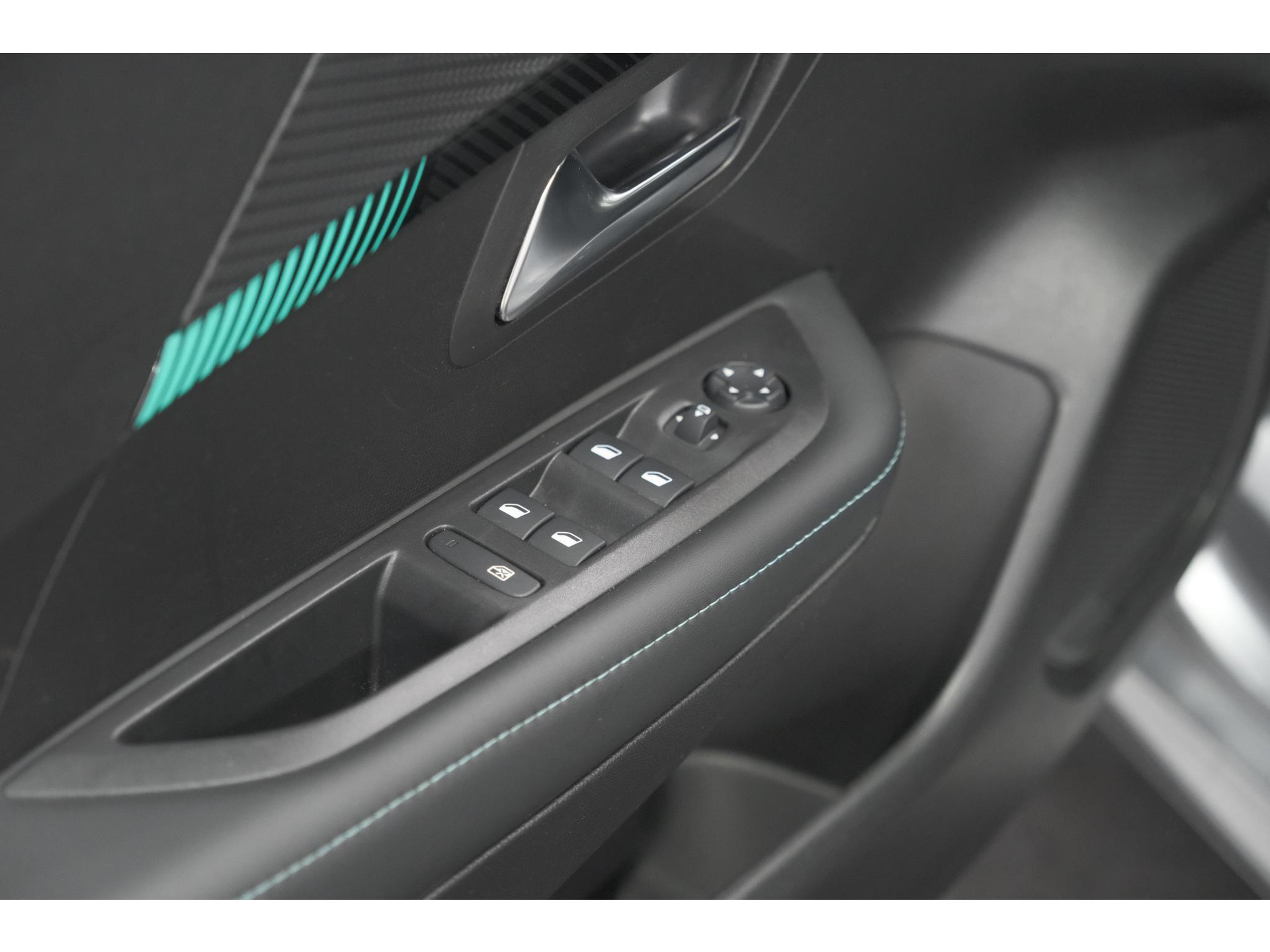 Peugeot 208 PureTech 100 Allure | Navigatie | Parkeersensoren | Apple Carplay