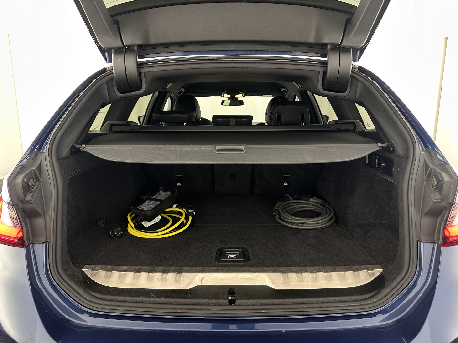 BMW 3-serie Touring 320e Business Edition Plus [Plug-In] (INCL-BTW) Aut. *LEATHER | FULL-LED | HEATED-SPORTSEATS | DIGI-COCKPIT | HIFI-SOUND | NAVI-FULLMAP | PRIVACYGLASS | PDC | AMBIENTLIGHT | DAB | KEYLESS | TOWBAR | 17"ALU* *