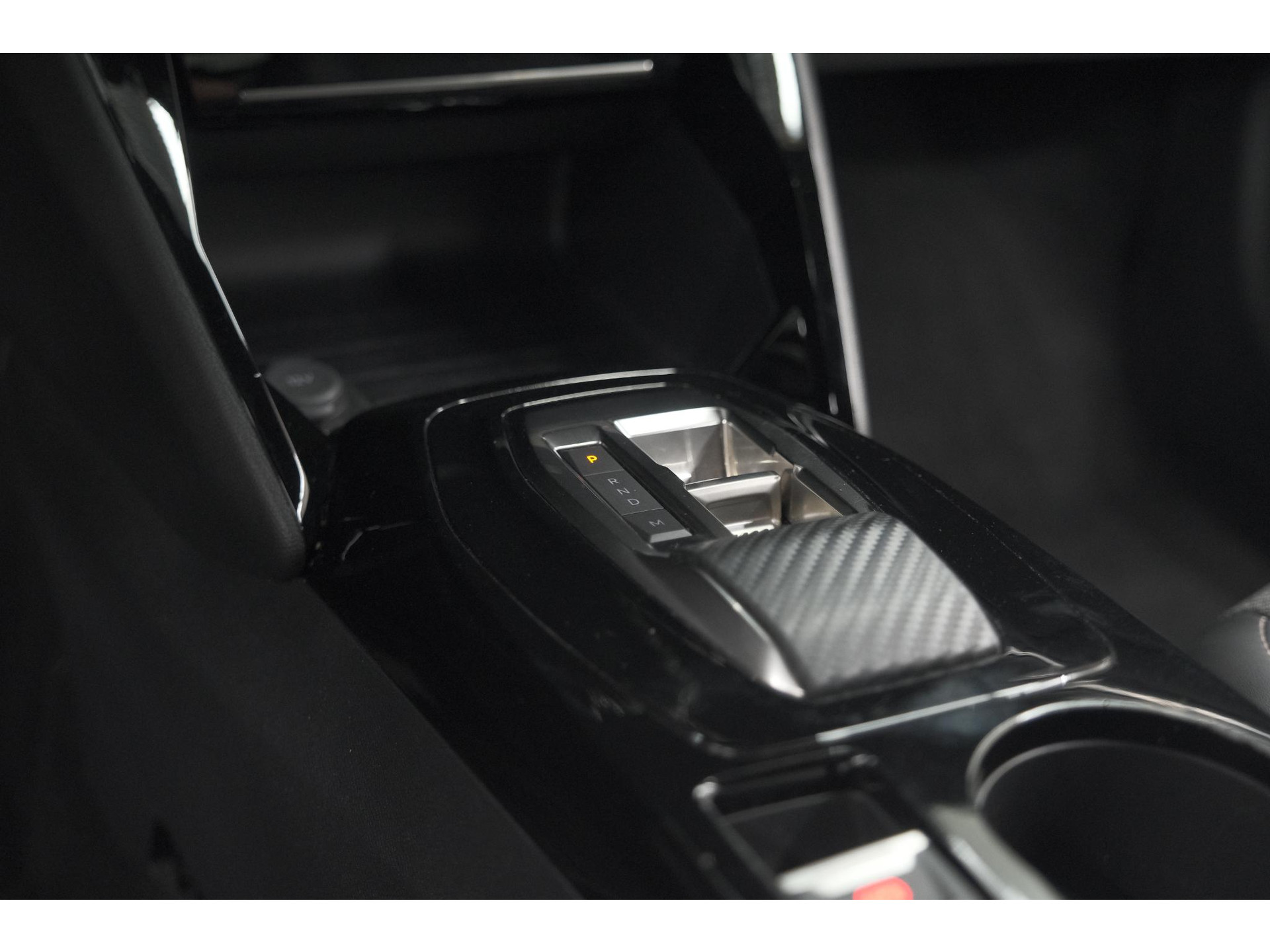 Peugeot 2008 Hybrid 136 e-DSC6 Allure | 360 Camera | Adaptieve Cruise Control | Dodehoekdetectie | Navigatie