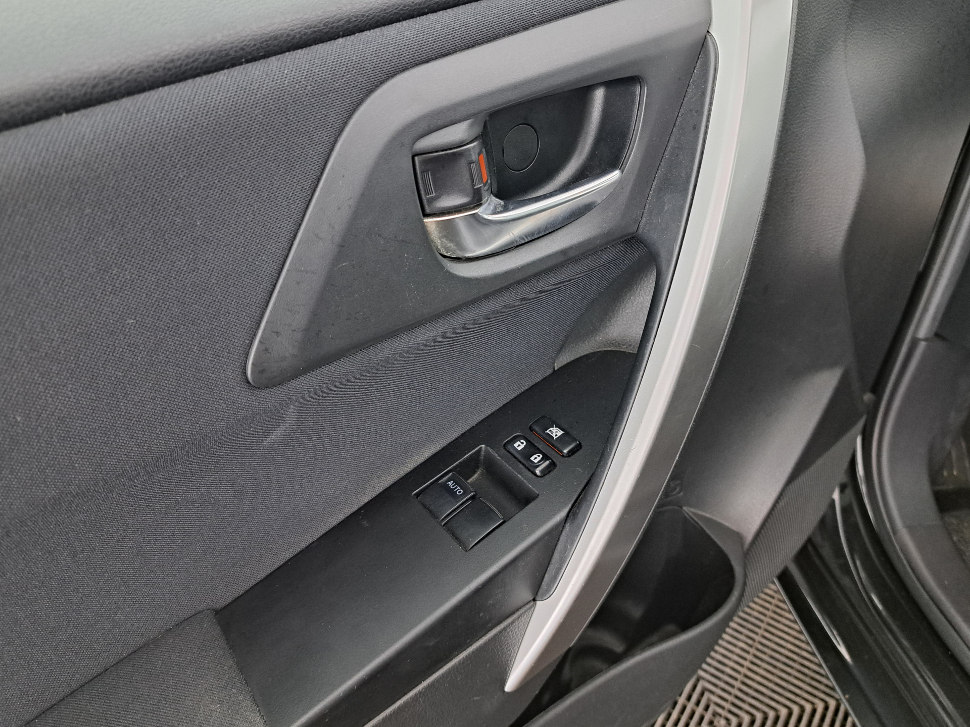 Toyota Auris Touring Sports 1.8 Hybrid Lease Aut. *PANO | NAVI-FULLMAP | KEYLESS | CAMERA | COMFORT-SEATS | ECC | PDC | CRUISE | TOWBAR | 16''ALU*