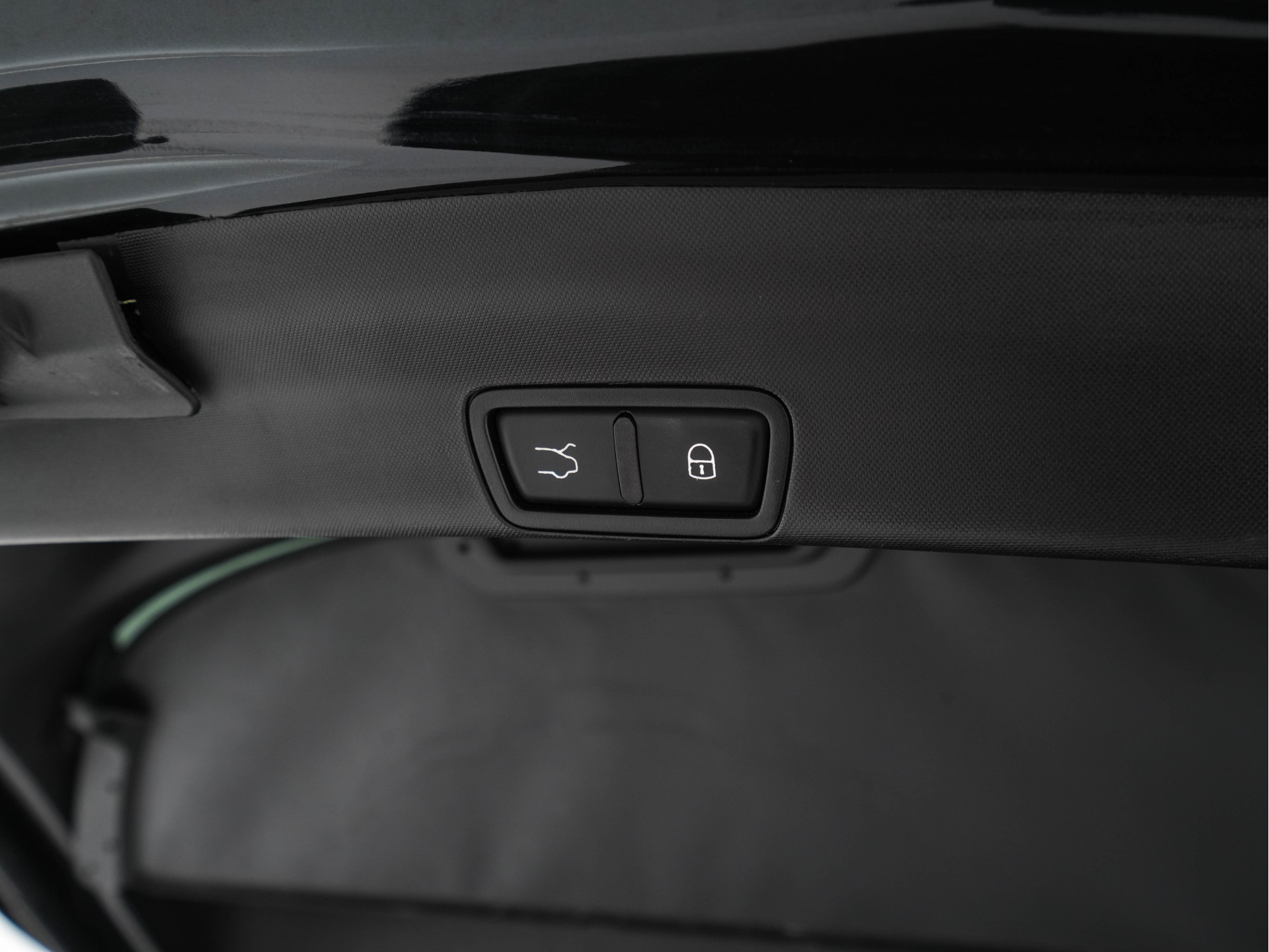 Alfa Romeo Stelvio 2.2d AWD Q4 Super Aut. *PANO | LEATHER | BI-XENON | MEMORY-PACK | HARMAN/KARDON | BLINDSPOT | CAMERA | DAB+ | NAVI-FULLMAP | HEATED-SPORTSEATS | ECC | ADAPTIVE-CRUISE | PDC | PRIVACYGLASS | TOWBAR | 19"ALU*