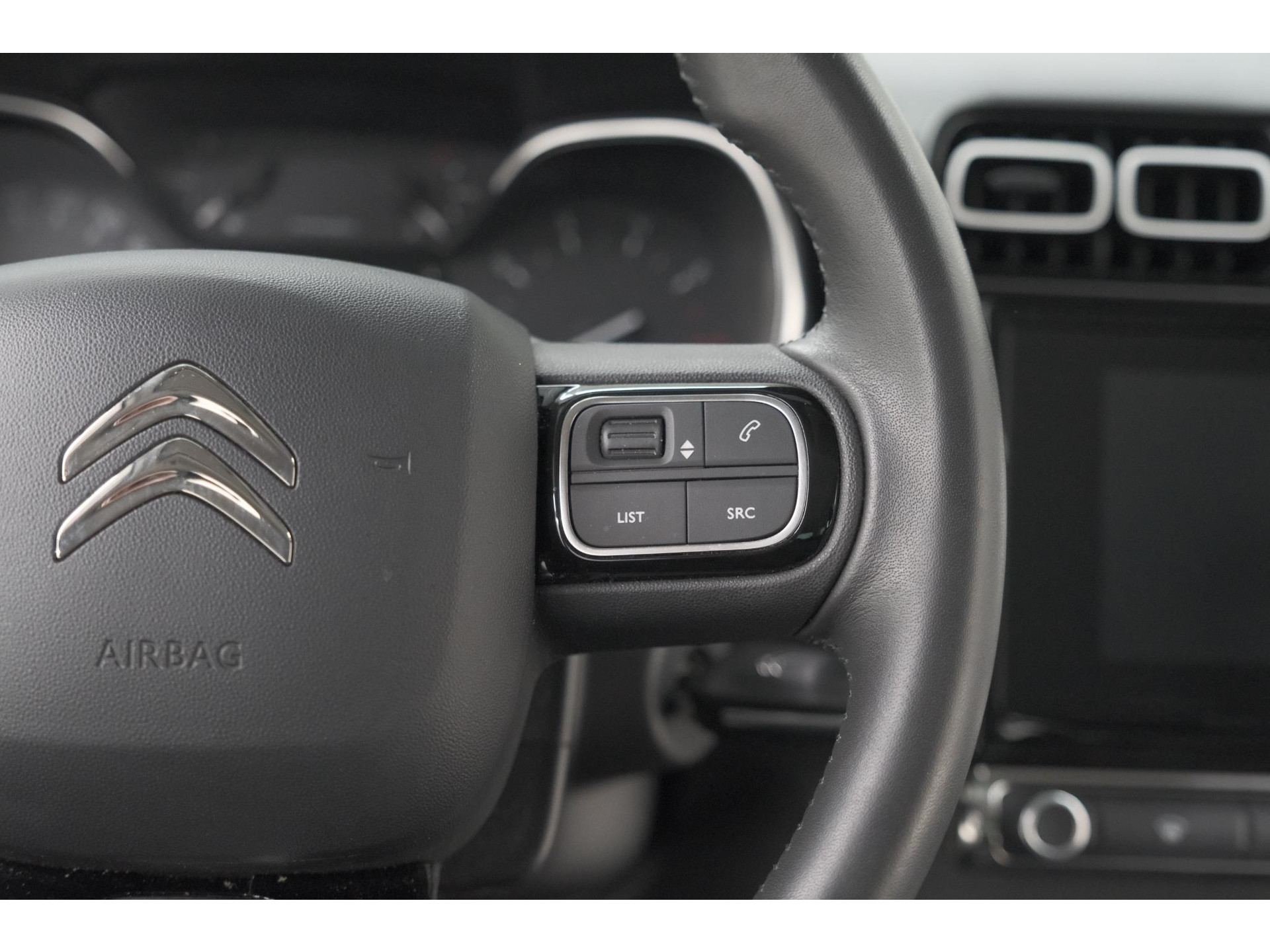 Citroen C3 Aircross PureTech 130 EAT6 Shine | Parkeersensoren | Apple Carplay | Stoelverwarming