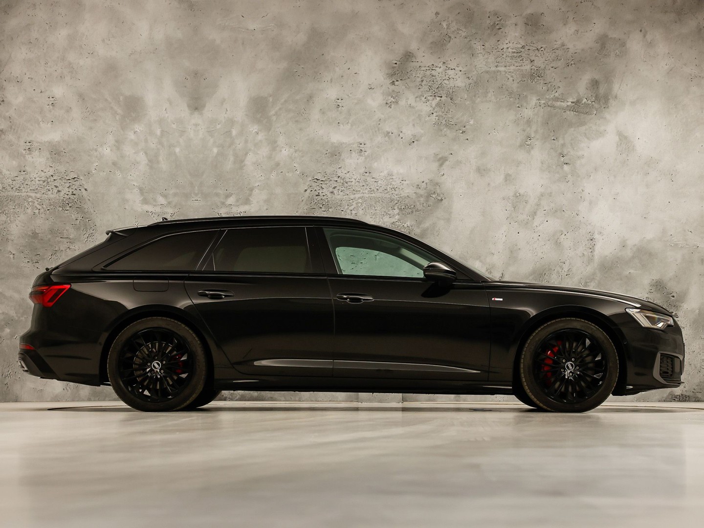 Audi A6 55 TFSI e quattro S-Line Competition 368Pk Automaat (2X S-LINE, APPLE CARPLAY, SPORTZETELS, NAPPA LEDER, MEMORY SEATS, CAMERA, ADAPTIVE CRUISE, ELEK ACHTERKLEP, STOELVERWARMING ACHTER, NIEUWSTAAT)