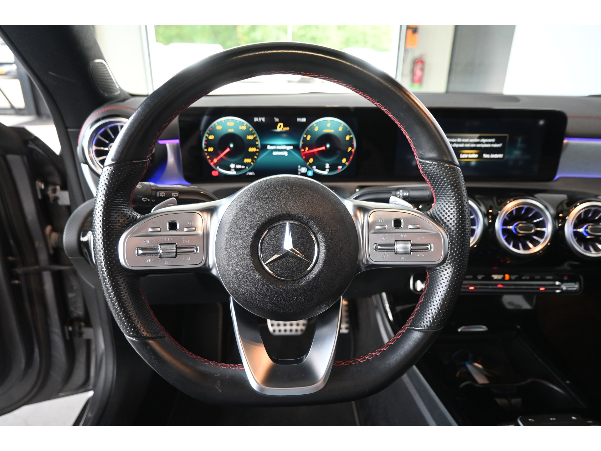 Mercedes-Benz CLA-klasse Shooting Brake 180 Automaat Business Solution AMG Clima Panoramadak Widescreen Sfeer LED Rijklaarprijs! Inruil Mogelijk!