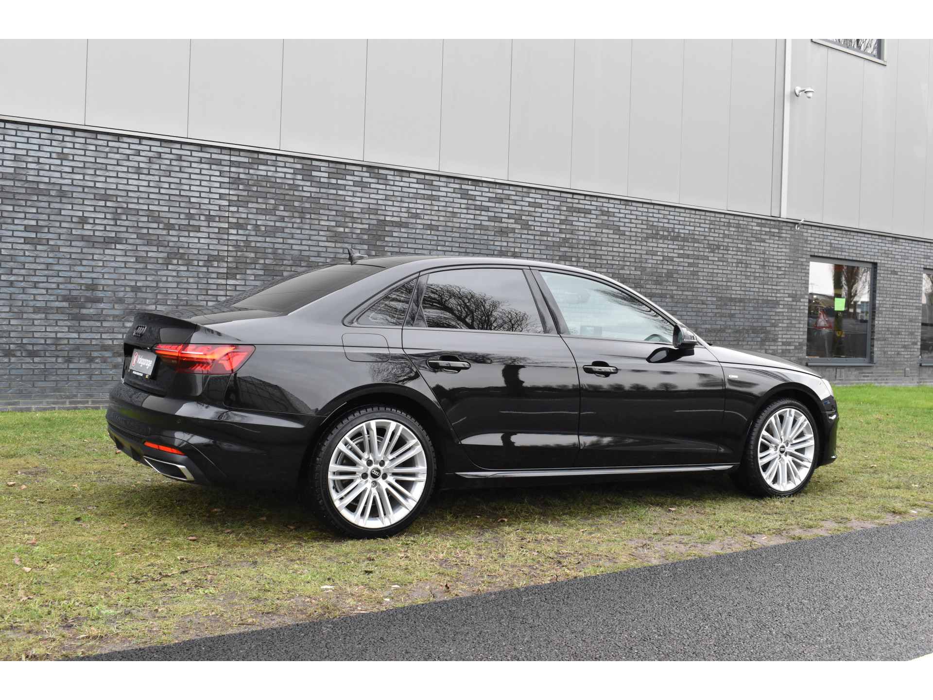Audi A4 Limousine 35 TFSI S-line 2.0 Mild Hybrid S-line black-line Automaat Leder interieur