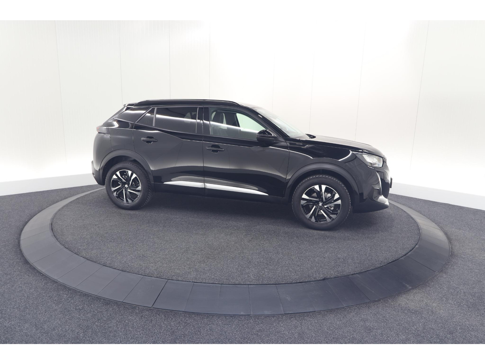 Peugeot 2008 PureTech 130 EAT8 Allure | Trekhaak | Camera | Navigatie | Apple Carplay