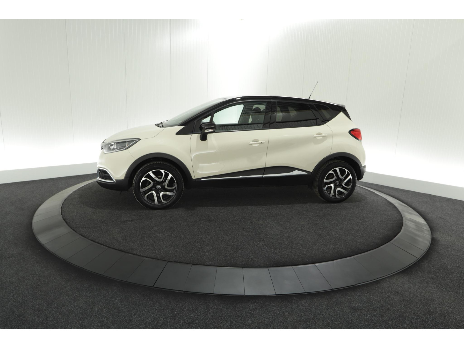 Renault Captur TCe 120 Dynamique | Trekhaak | Camera | R-Link Navigatie | Parkeersensoren