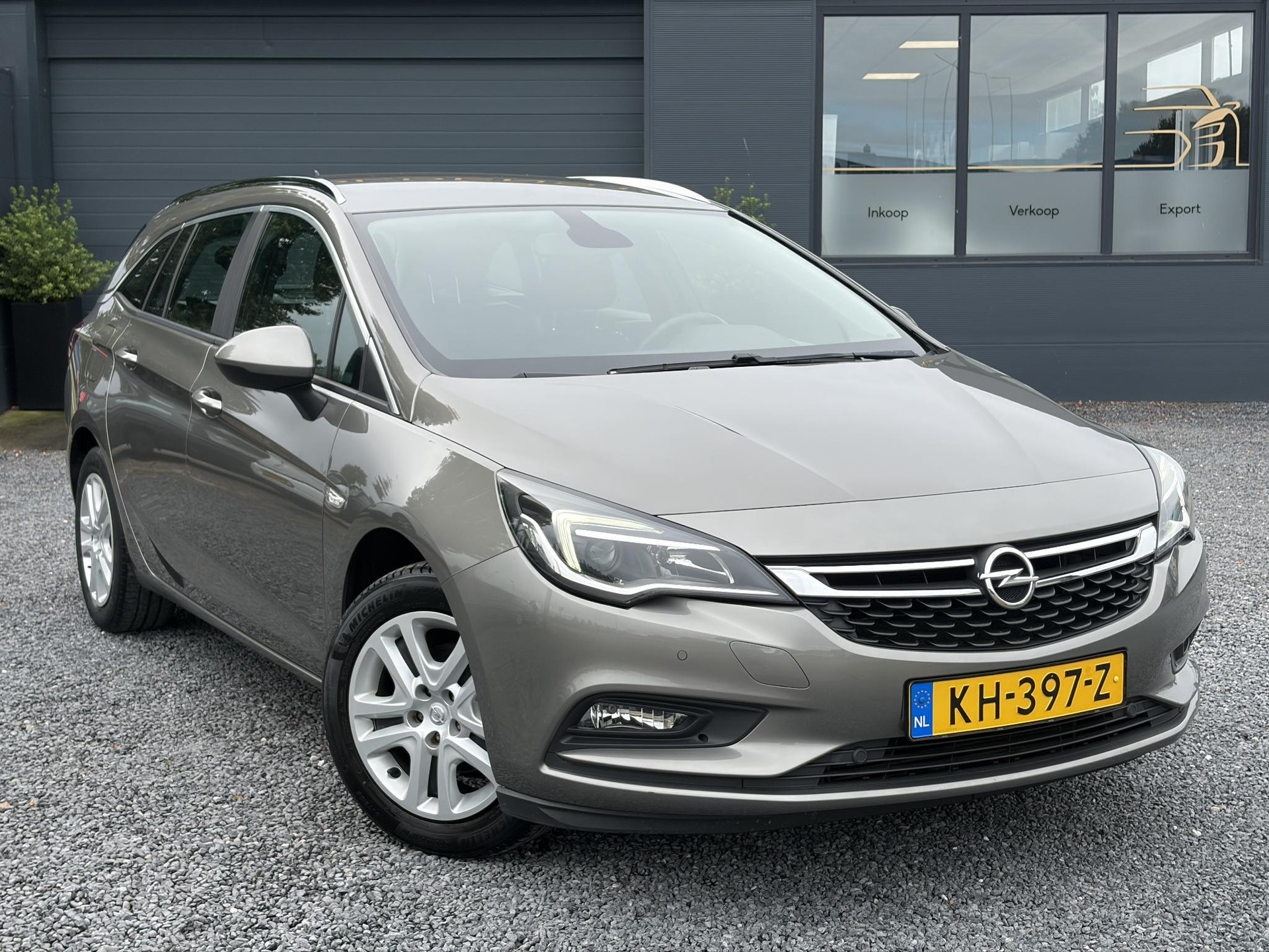 Opel Astra Sports Tourer 1.4 Business+ ✓1e Eigenaar✓Trekhaak✓150pk✓Carplay✓Navi✓Airco✓Cruise✓Pdc V+A✓6 Bak✓Lm velgen✓N.A.P,Apk tot 10-2027