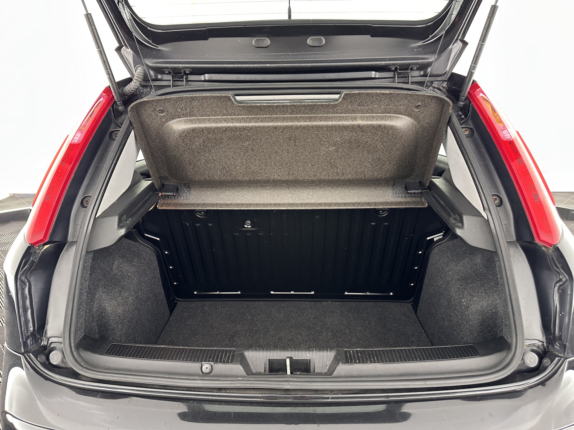 Fiat Punto Evo 1.3 M-Jet Street Pack-Easy *AIRCO | CRUISE | COMFORT-SEATS | SIDE-SKIRTS | PDC | TOWBAR | RADIO-CD | 15"ALU*