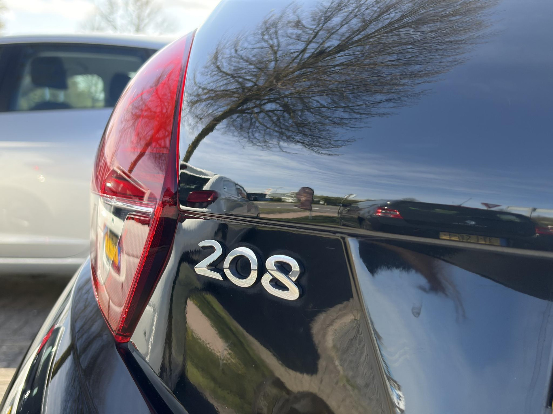 Peugeot 208 1.2 PureTech Active 2e Eigenaar,Navi,Dealer Onderhouden,Airco,Cruise,Carplay,5 Deurs,Net beurt gehad,N.A.P,Apk tot 04-2027