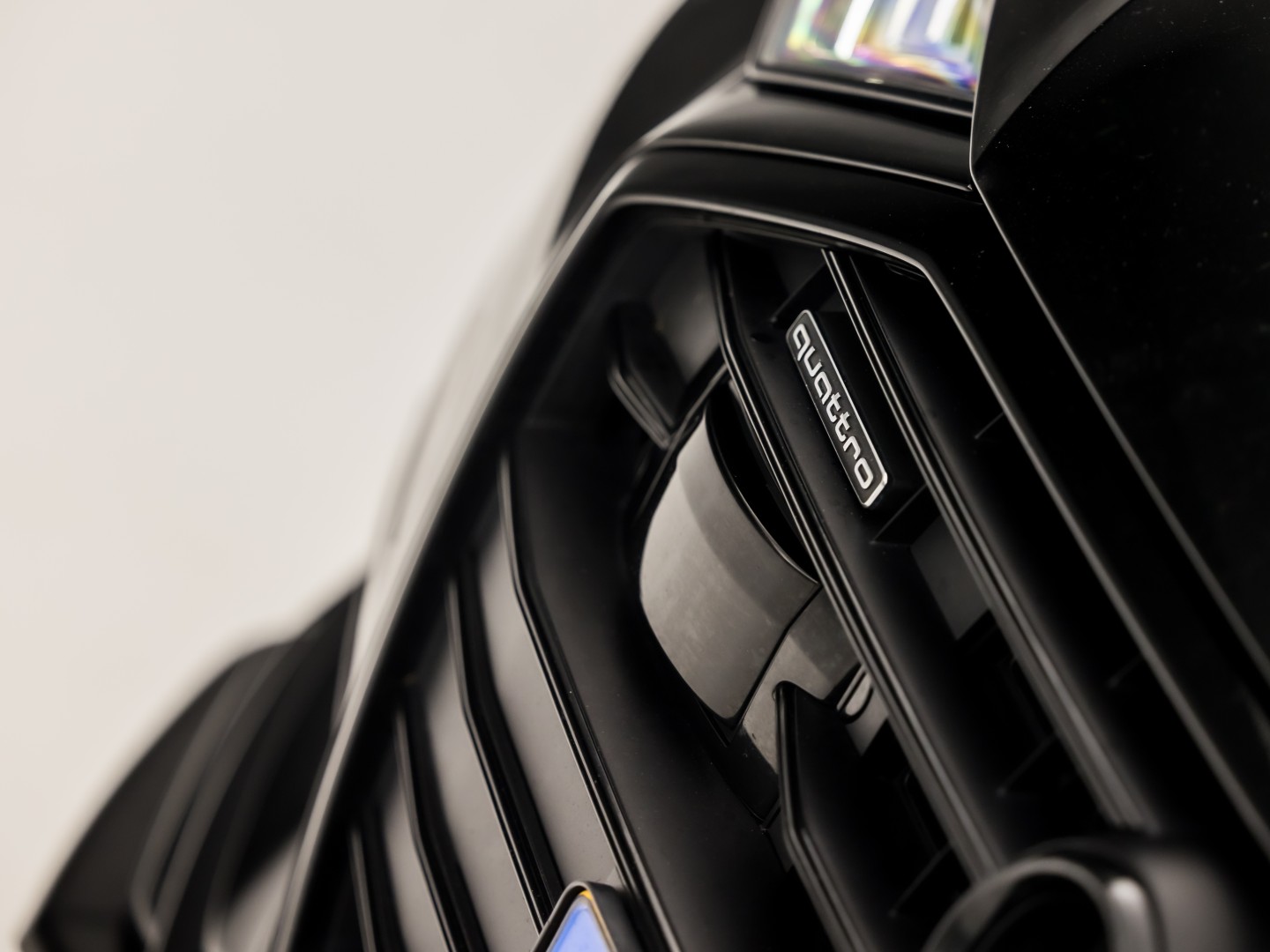 Audi A6 55 TFSI e Quattro S-Line Competition 367Pk Automaat (PANORAMADAK, CARBON PACK, BANG&OLUFSEN, APPLE CARPLAY, CAMERA, MEMORY SEATS, GETINT GLAS, HEAD-UP DISPLAY, ADAPTIVE CRUISE, SFEERVERLICHTING, NIEUWSTAAT)
