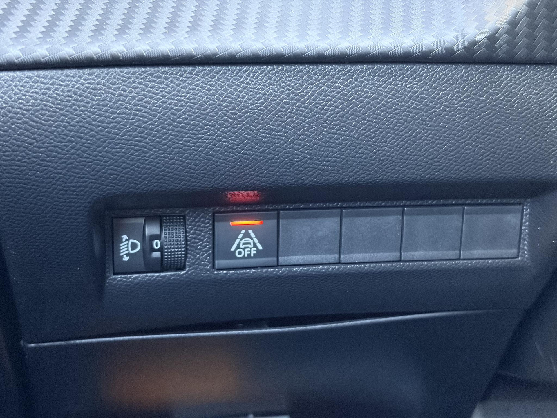 Peugeot 208 1.2 PureTech Allure ✓D-riem vv in 10-2025✓1e Eigenaar✓360° Camera✓Carplay✓Navi✓101pk✓LED✓Clima✓Cruise✓6 Bak✓Pdc✓Lm velgen✓Halfleder✓Recent beurt gehad✓N.A.P✓Apk tot 08-2028