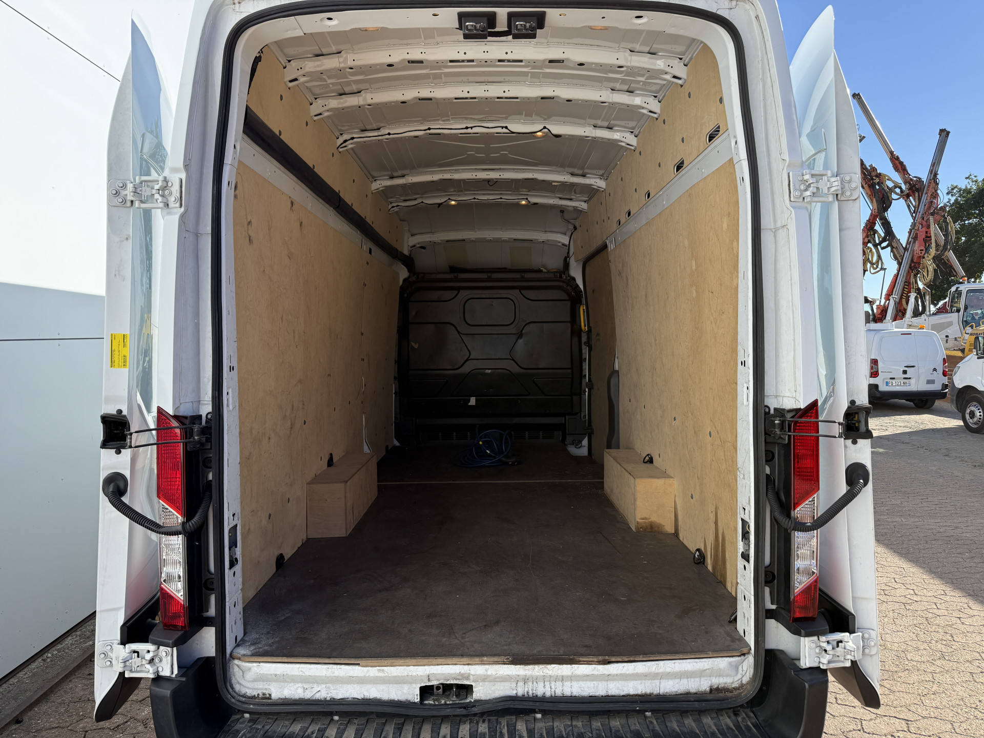 Ford e-Transit 68kWh 184PK L4H3 317km WLTP 93.7% (SOH) BEV Snelladen Carplay Climate control 360° Camera Parkeersensoren v+a Stoelverwarming