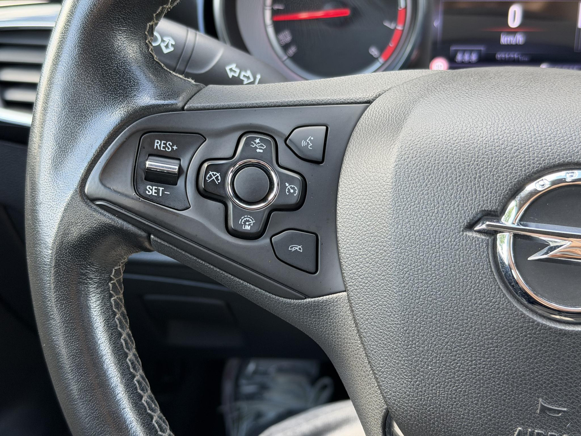 Opel Astra Sports Tourer 1.4 Innovation 2e Eigenaar,Apple Carplay/Android Auto,150pk,Halfleder,Trekhaak,Keyless,Clima,Cruise,Lm velgen,Pdc V+A,N.A.P,Dealer Onderhouden,Rijstrooksensor,Apk tot 03-2027