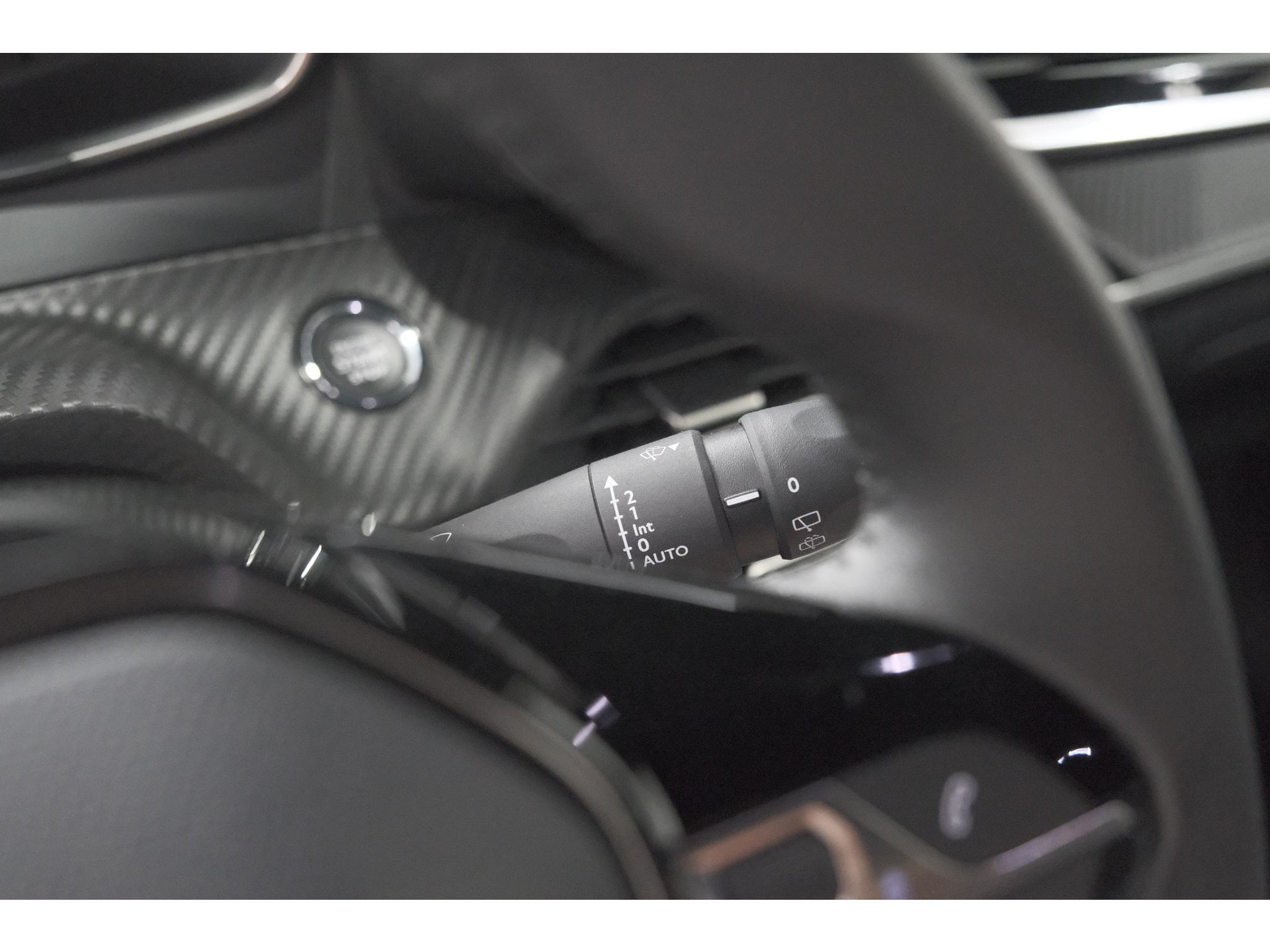 Peugeot e-2008 EV Allure 54 kWh | 97,2% SOH | 11 KW Lader | Apple Carplay | Parkeersensoren