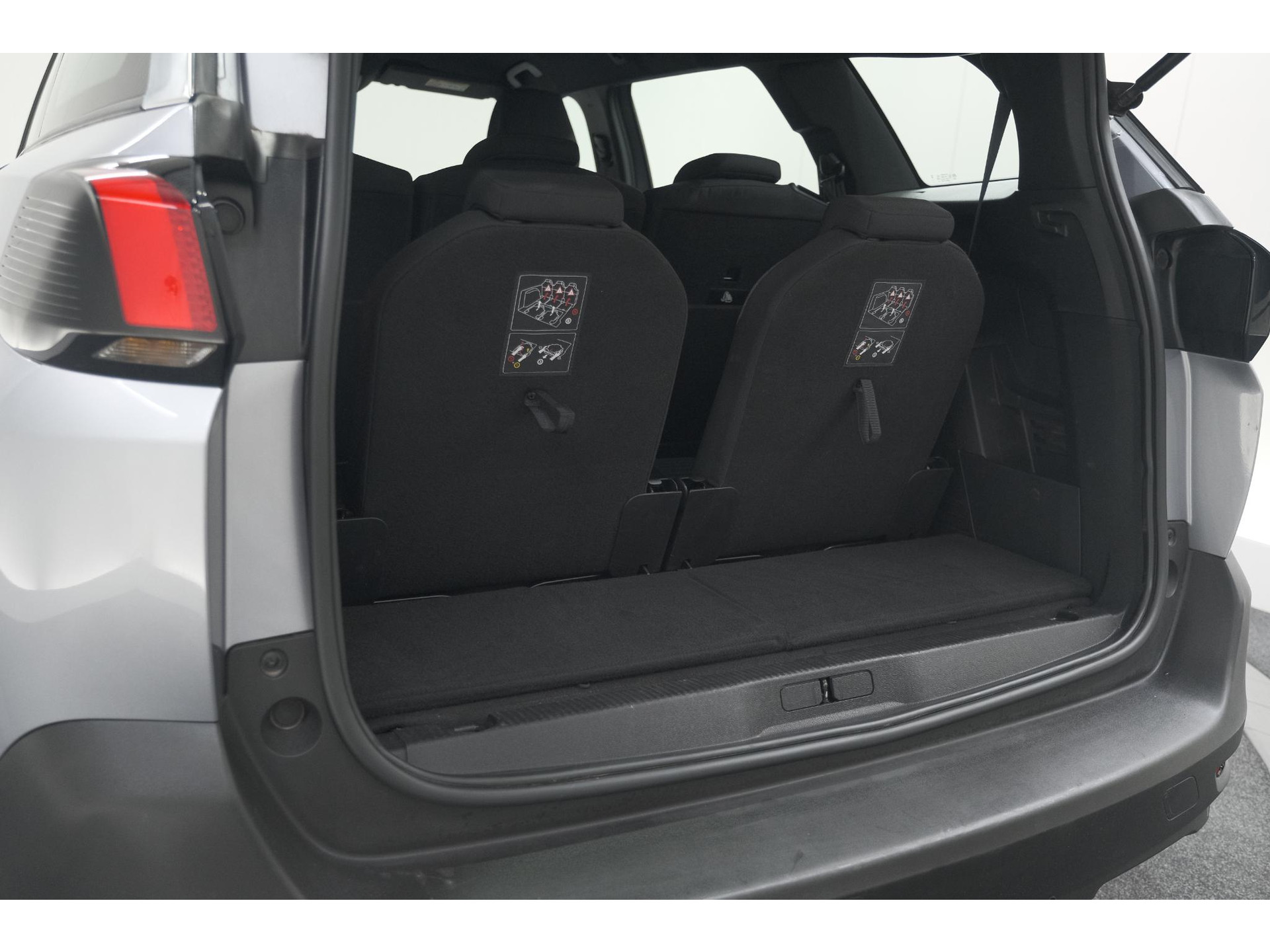 Peugeot 5008 PureTech 130 EAT8 Active Pack | 7 Zitplaatsen | Camera | Apple Carplay | Parkeersensoren
