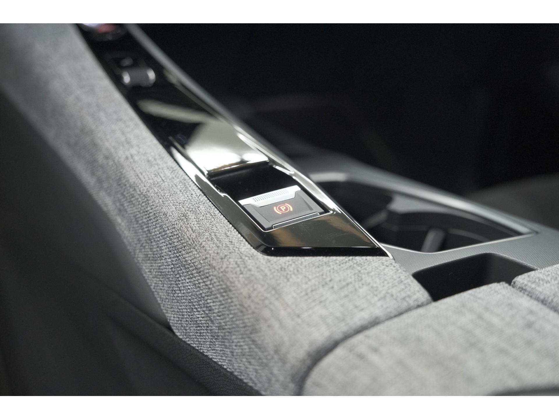 Peugeot 3008 1.2 Hybrid 136 GT | Panoramdak | 360 Camera | Stoelverwarming | Elektrische Kofferklep | Allseason Banden