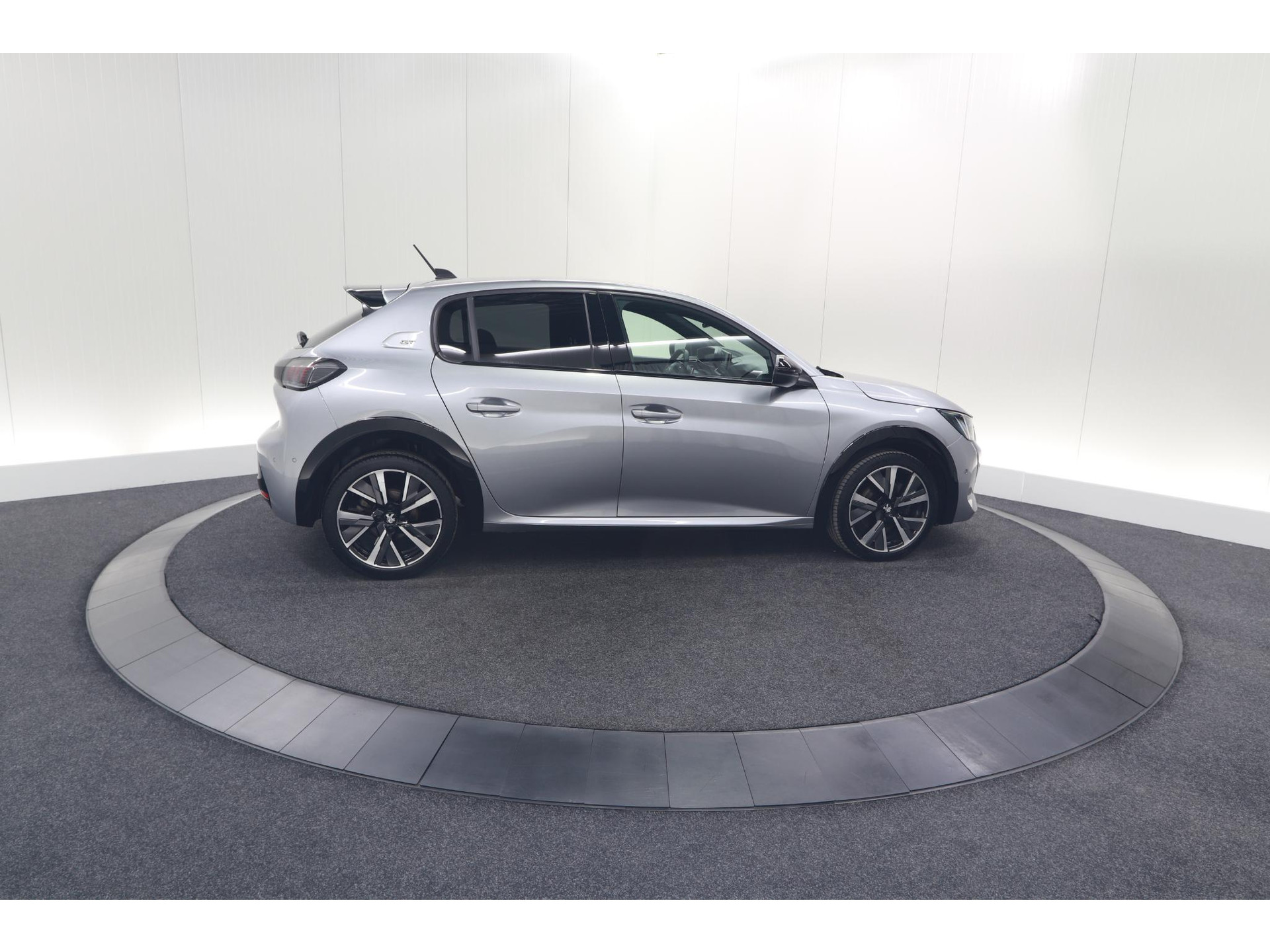 Peugeot 208 PureTech 131 EAT8 GT | Camera | Dodehoekdetectie | Navigatie | Carplay