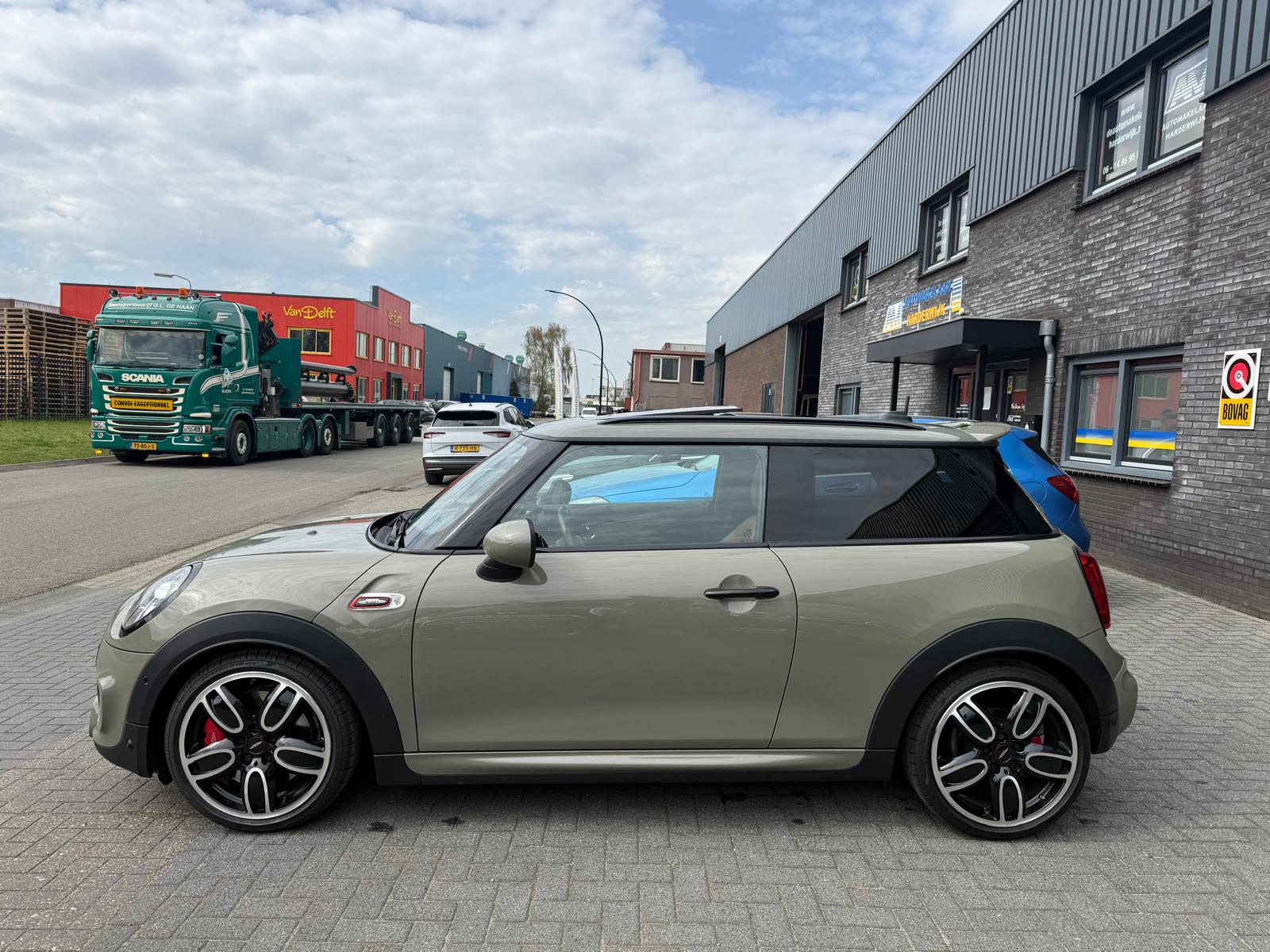 MINI Mini 2.0 John Cooper Works Chili | 1E EIGENAAR | 3/6/12MND GARANTIE | 230PK | PANO | ACC | CARPLAY | LED | HEAD-UP | NAVI | DAB |