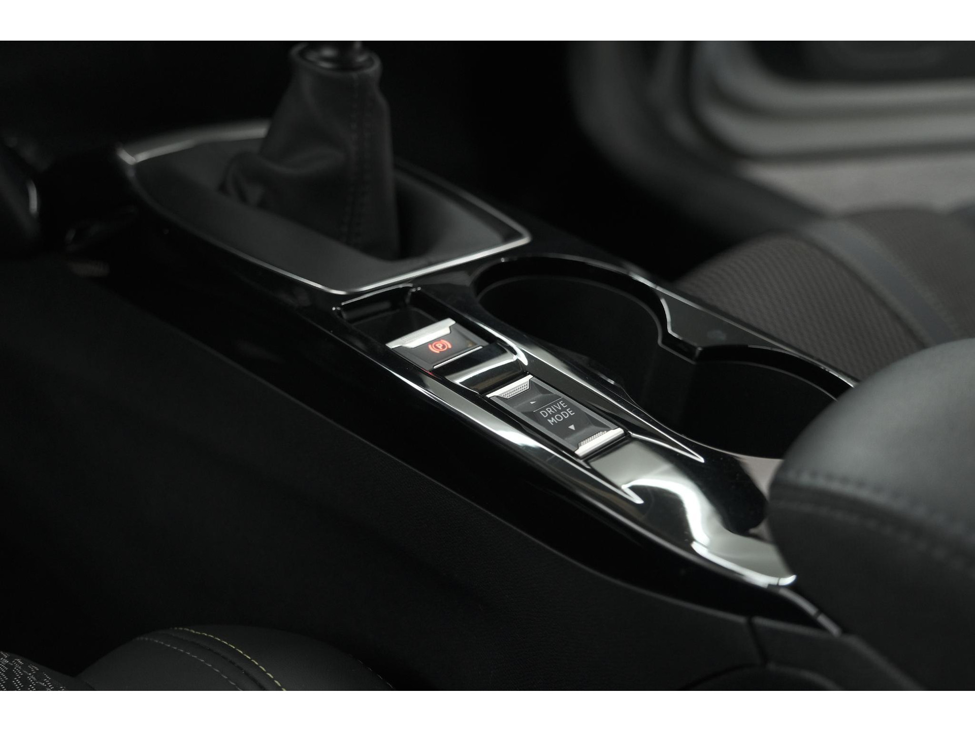 Peugeot 208 PureTech 100 GT Dark Edition | Camera | Navigatie | Apple Carplay | Parkeersensoren