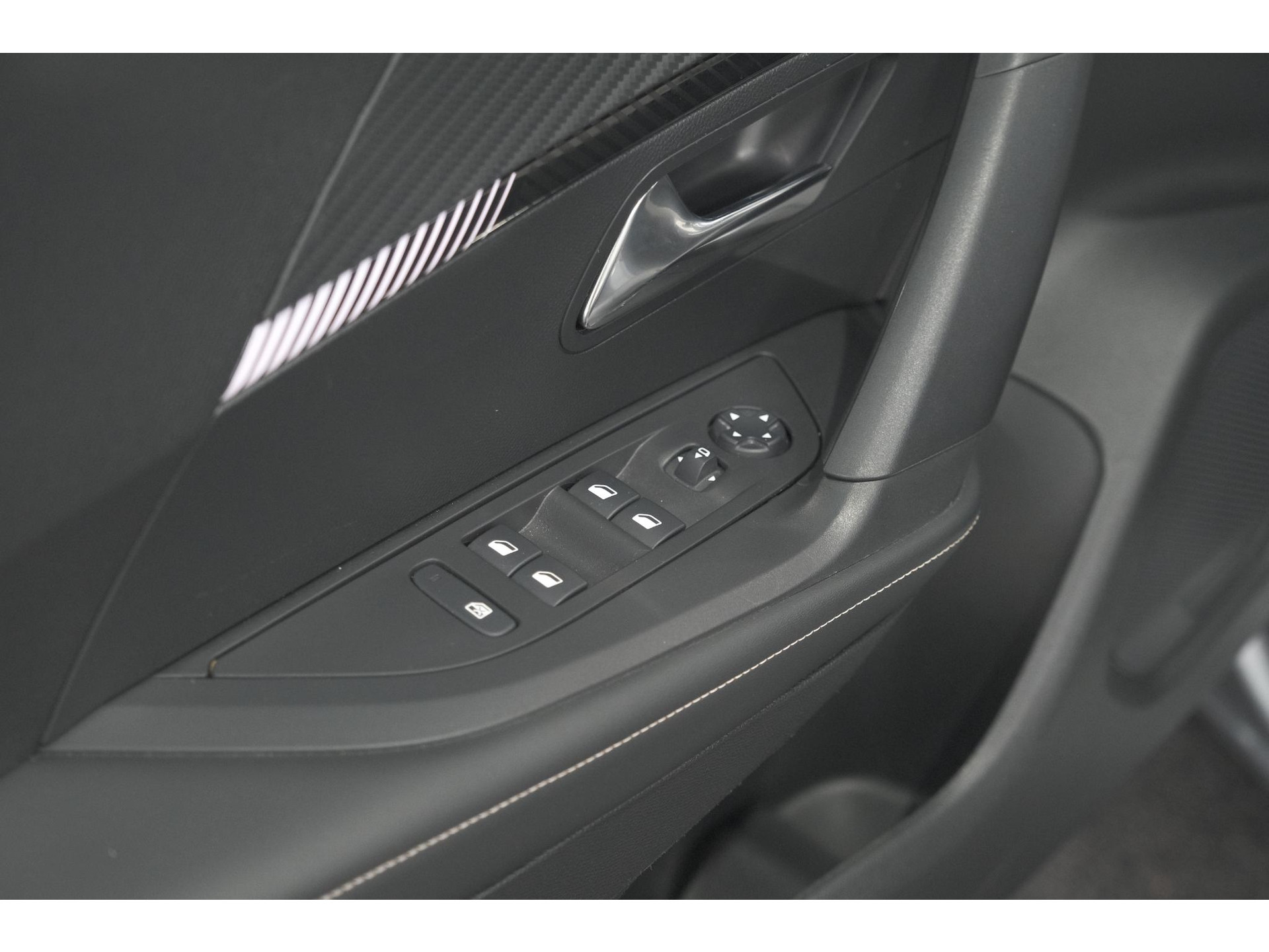 Peugeot 2008 Hybrid 136 e-DSC6 Allure | 360 Camera | Adaptieve Cruise Control | Dodehoekdetectie | Navigatie