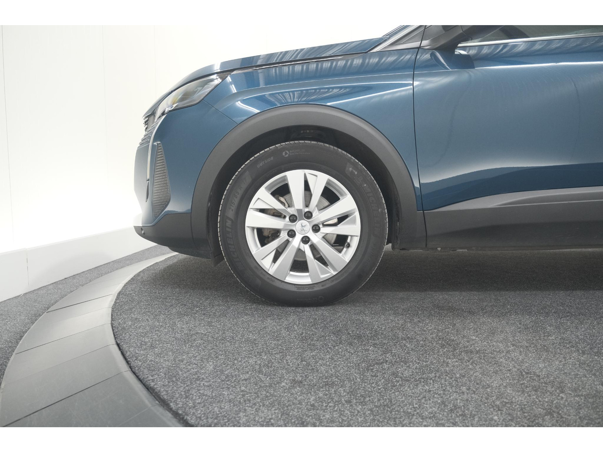 Peugeot 5008 PureTech 130 EAT8 Active Pack | 7 Zitplaatsen | Camera | Navigatie | Apple Carplay | Parkeersensoren