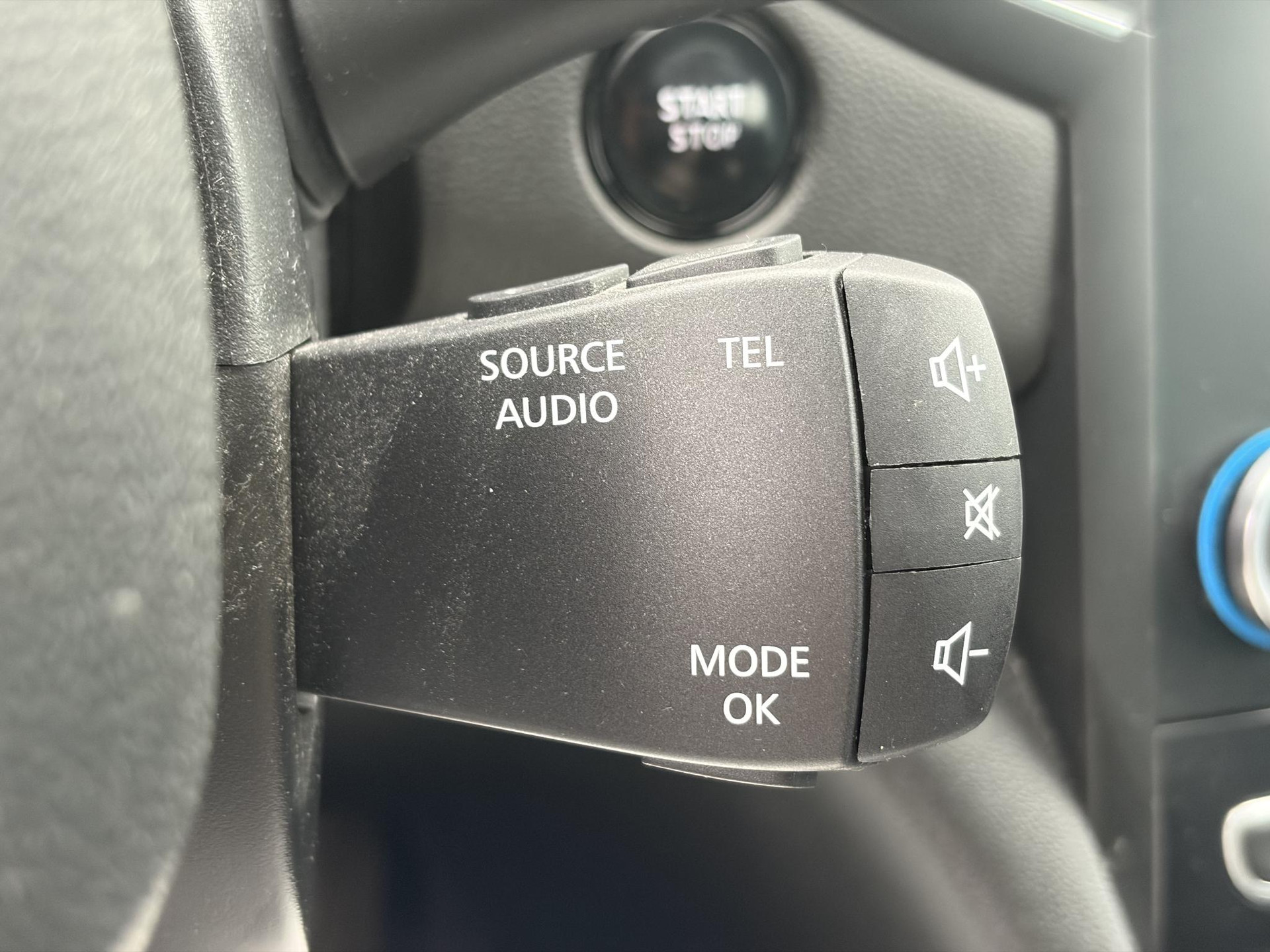 Renault Mégane Estate 1.2 TCe Bose ✓2 Eigenaar✓Pano✓Camera✓Net beurt gehad✓Navi✓Keyless✓Clima✓Cruise✓Leder✓131pk✓Pdc V+A✓6 Bak✓Rijstrooksensor✓Dodehoeksensor✓17'' Lm velgen✓N.A.P✓Apk tot 09-2027