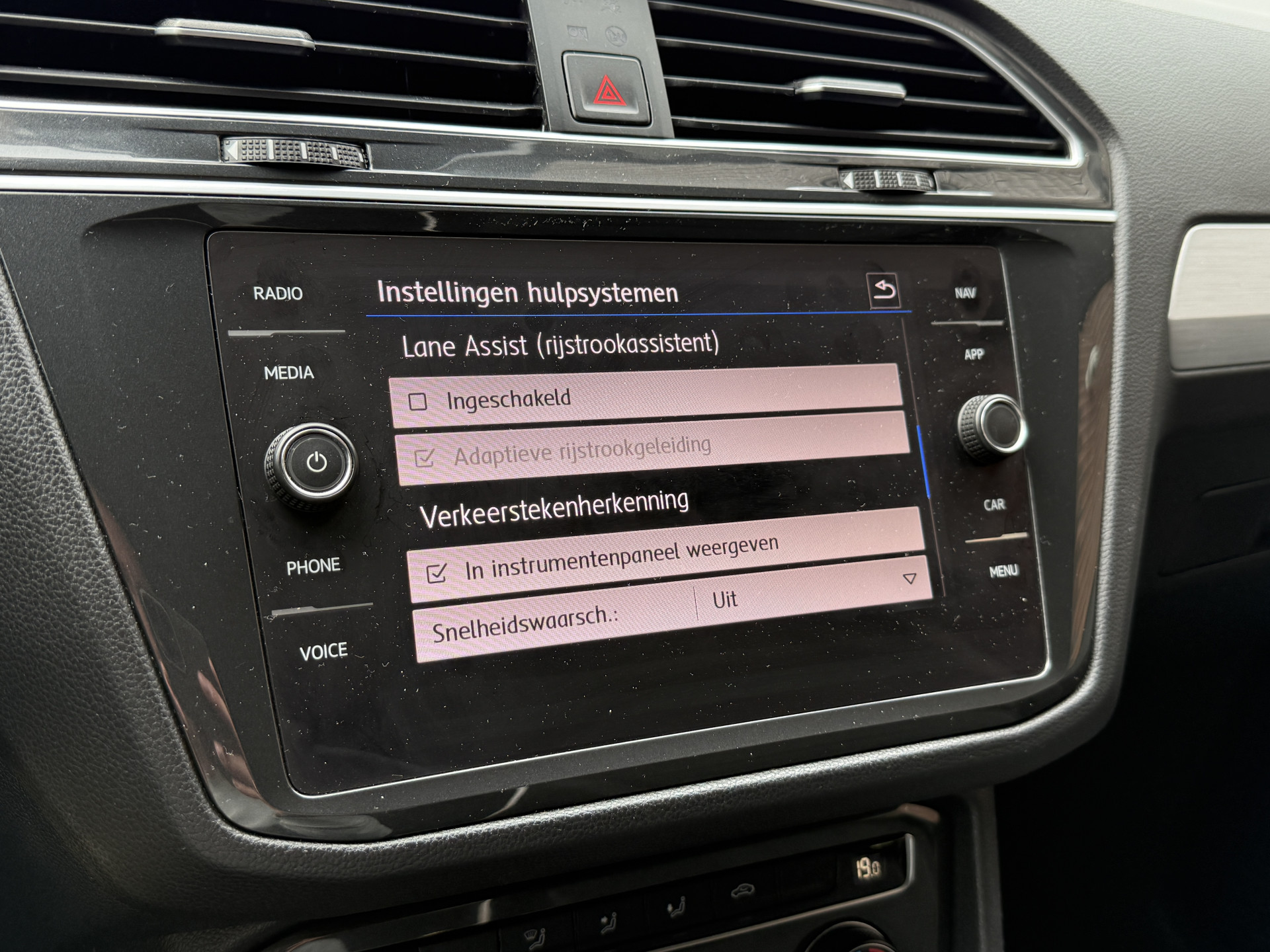 Volkswagen Tiguan 1.5 TSI ACT Comfortline | Apple Carplay | ACC | Trekaak | Draadloze lader