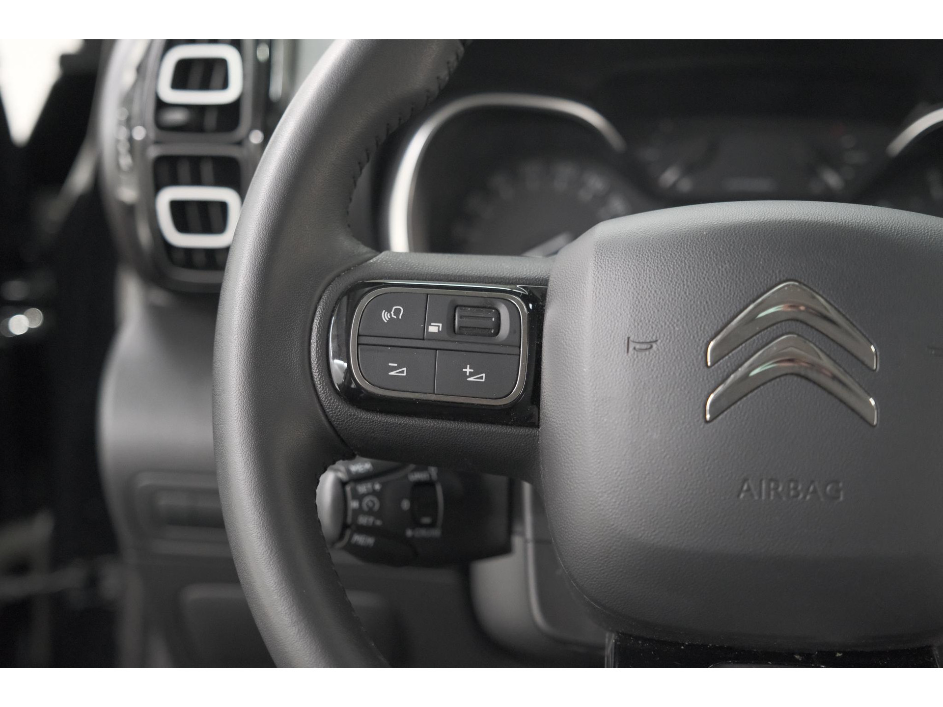 Citroen C3 Aircross PureTech 130 EAT6 Shine | Parkeersensoren | Apple Carplay | Stoelverwarming