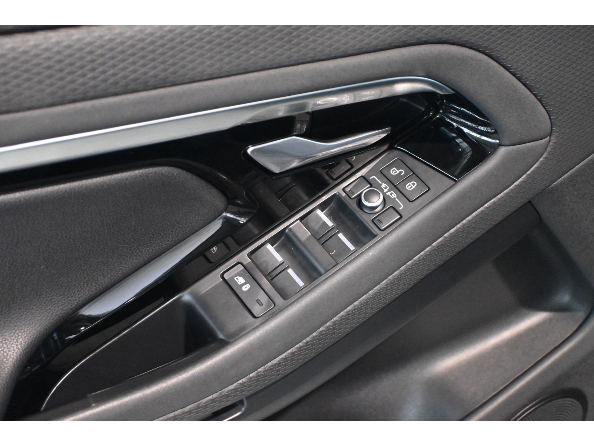 Land Rover Range Rover Evoque 2.0 P200 AWD Automaat Navigatie Leder Stoel/Stuur verwarming Rijklaarprijs Inruil Mogelijk!