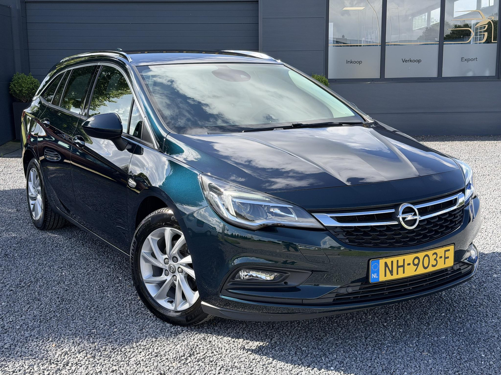 Opel Astra Sports Tourer 1.4 Innovation 2e Eigenaar,Apple Carplay/Android Auto,150pk,Halfleder,Trekhaak,Keyless,Clima,Cruise,Lm velgen,Pdc V+A,N.A.P,Dealer Onderhouden,Rijstrooksensor,Apk tot 03-2027