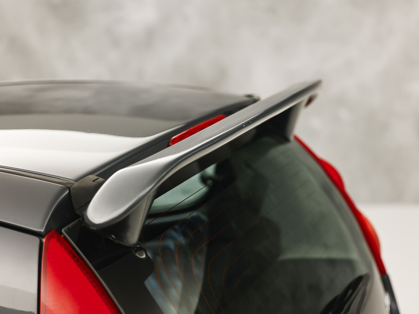 Peugeot 107 1.0-12V Sport (AIRCO, TOERENTELLER, ELEK RAMEN, SPORTSTOELEN, LM VELGEN, SPOILER, NIEUWE APK, NIEUWSTAAT)