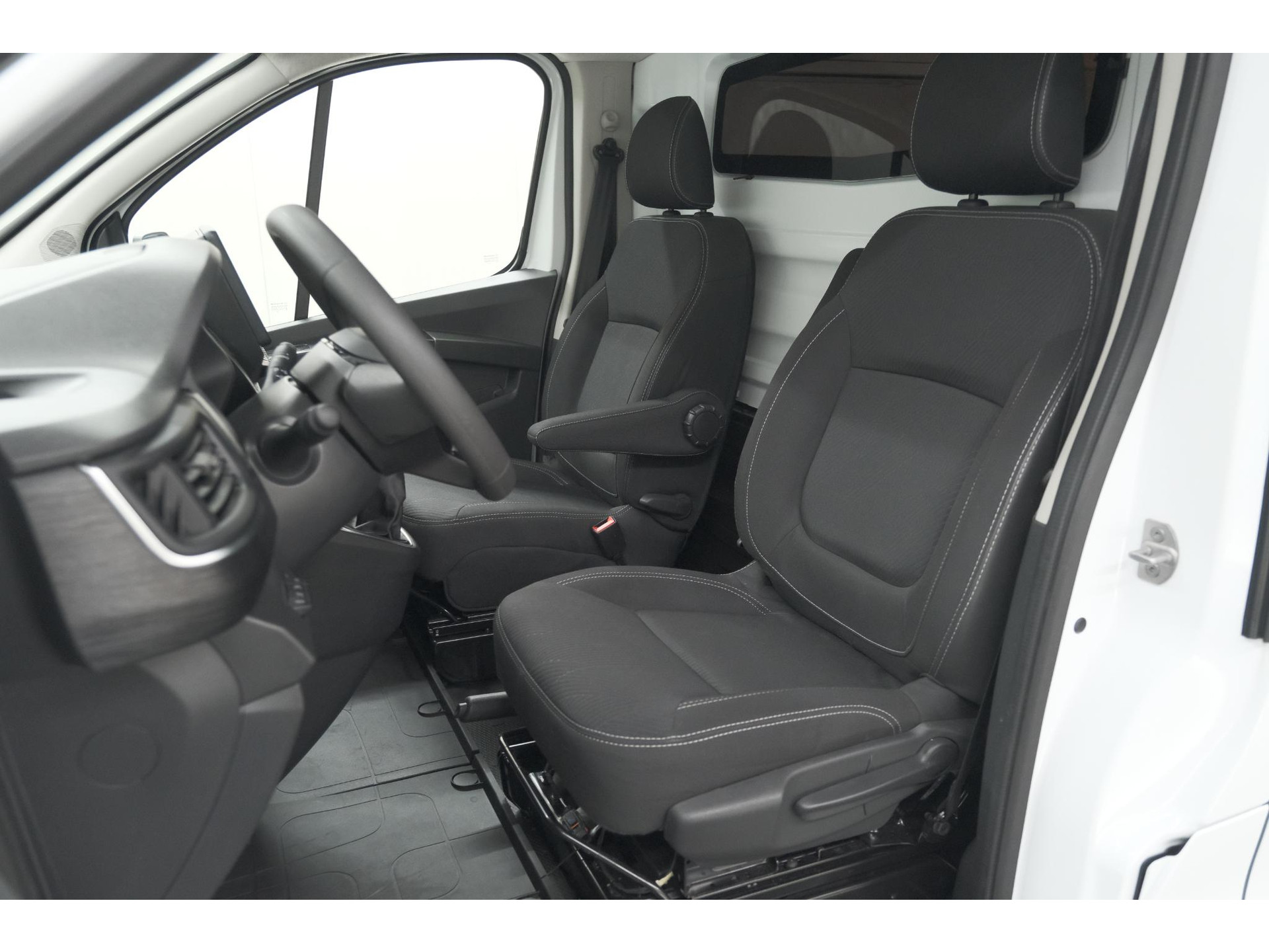 Renault Trafic E-Tech T29 L1H1 Advance 52 kWh | Laadruimte-pakket | Parkeerpakket | 3 fase lader | Camera
