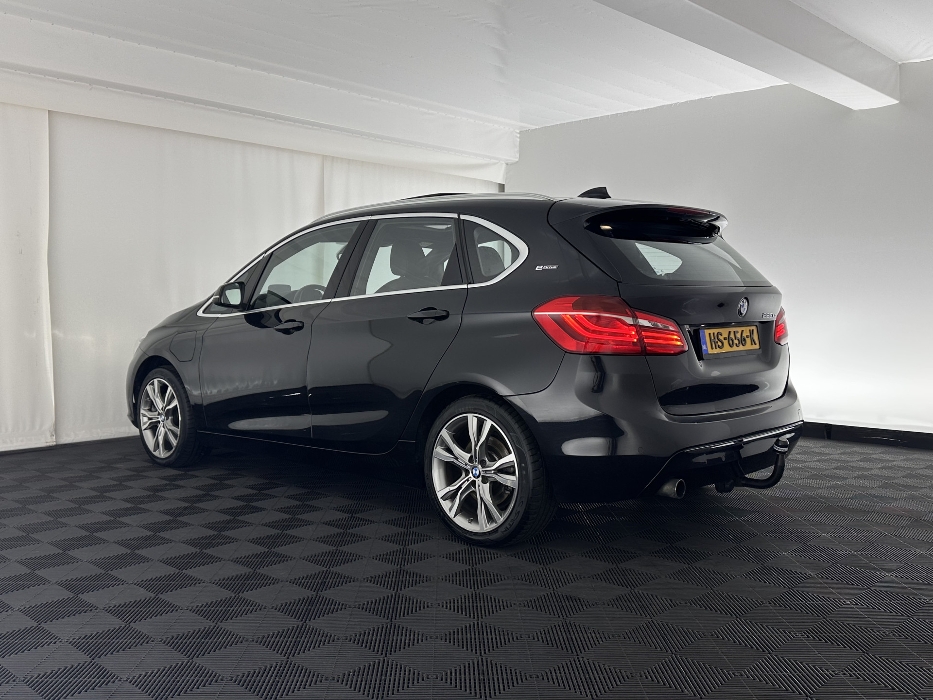 BMW 2-serie Active Tourer 225xeHigh Executive Centennial (Plug-In) Aut. *PANO | LEATHER | FULL-LED | ADAPTIVE-CRUISE | HEATED-SPORTSEATS | NAVI-FULLMAP | HIFI-SOUND | KEYLESS | PRIVACY-GLASS | PDC | TOWBAR | 18''ALU*