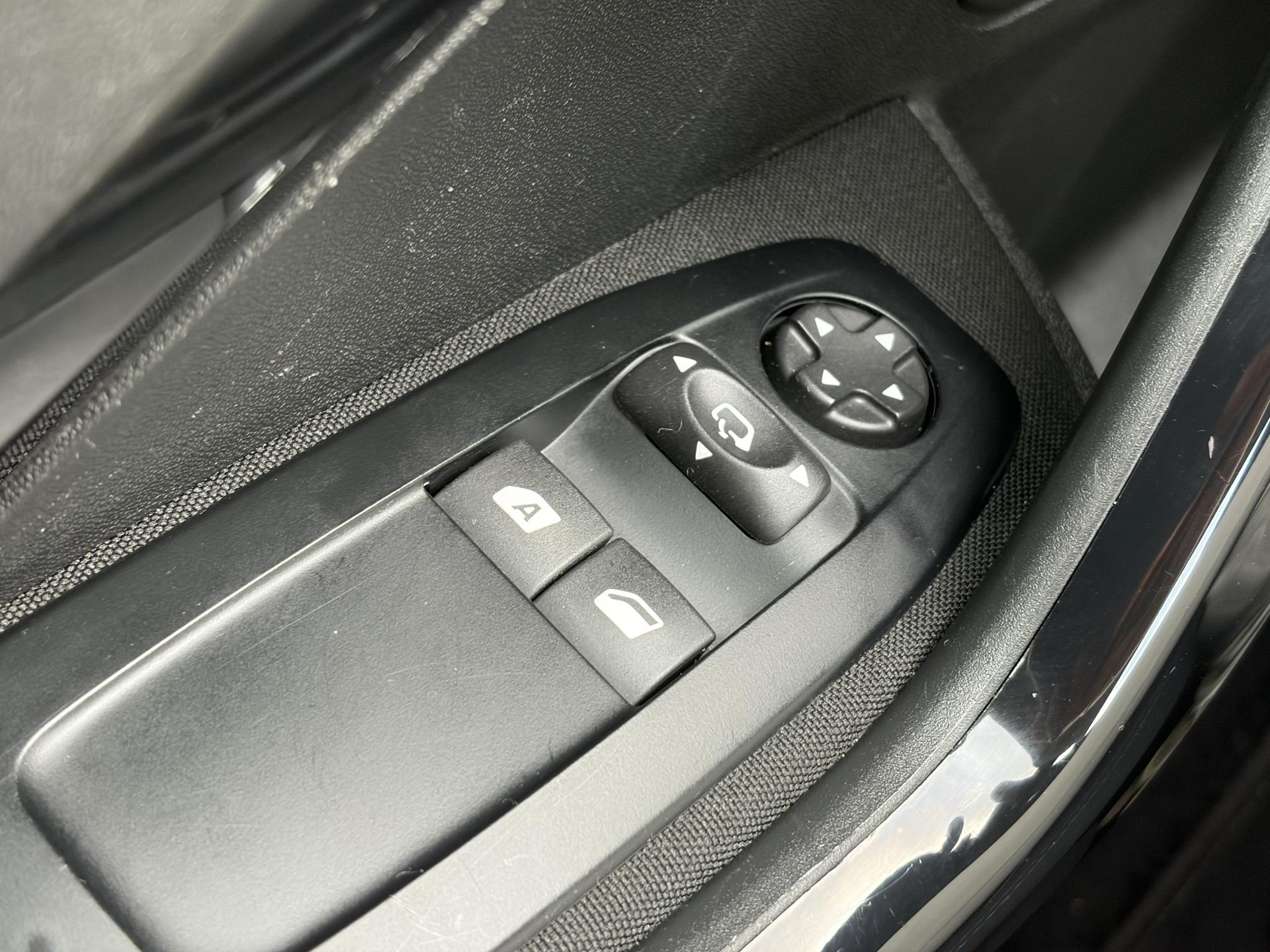 Peugeot 208 1.2 PureTech Signature ✓Net beurt gahad✓Navi✓Carplay✓Lm velgen✓Airco✓Cruise✓5 Deurs✓Pdc✓5 Deurs✓Lm velgen✓N.A.P✓Apk tot 04-2027