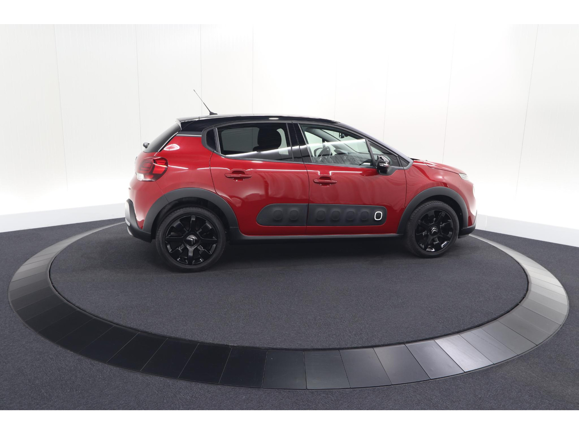 Citroen C3 PureTech 82 S&S Shine | Camera | Apple Carplay | Parkeersensoren | 16 Inch Velgen