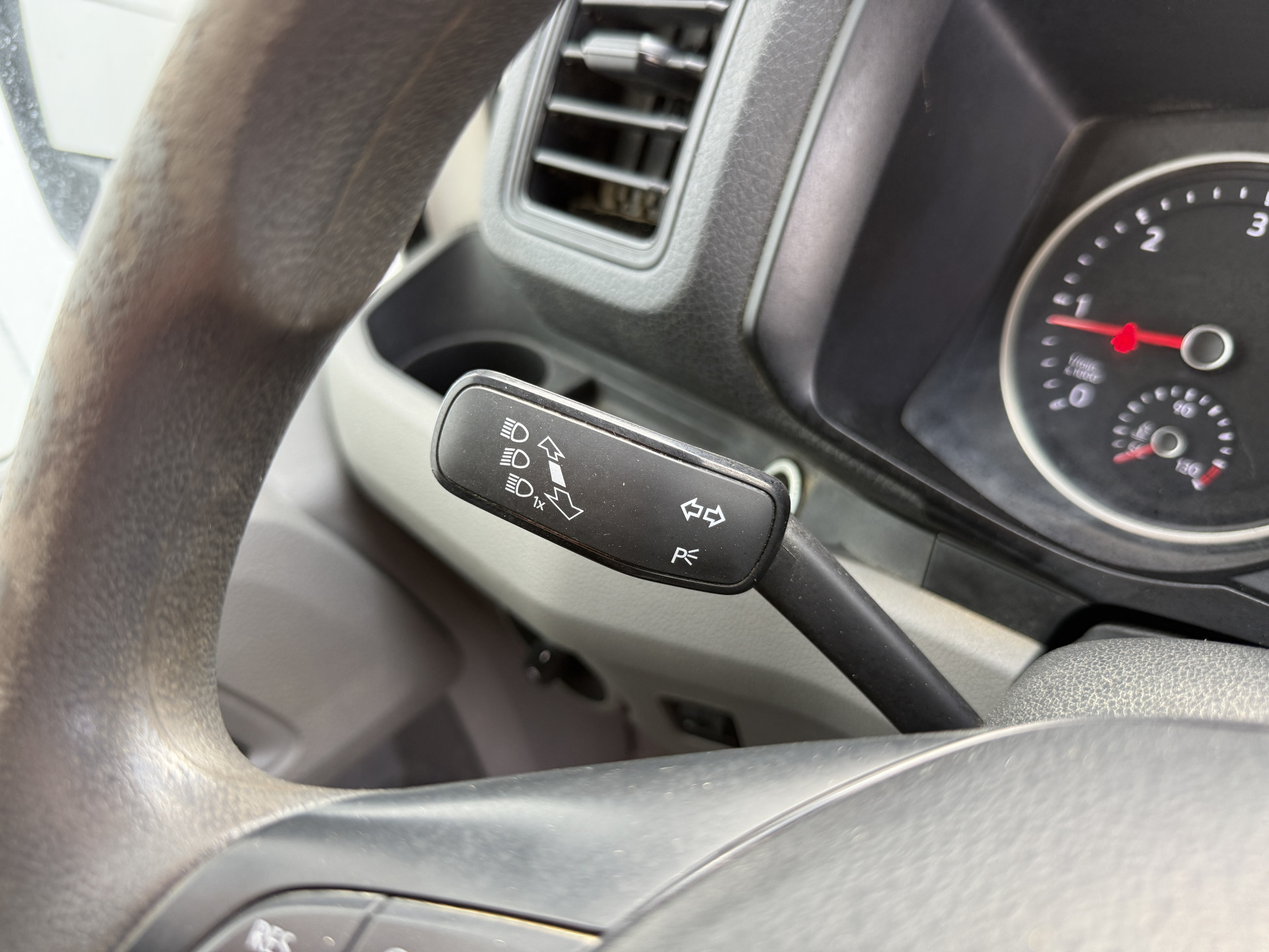 Volkswagen Crafter 3.140 2.0 TDI Automaat Open Laadbak Kist Dubbele cabine 6-persoons Airco Trekhaak Navigatie Carplay Pritische Pickup Open Box