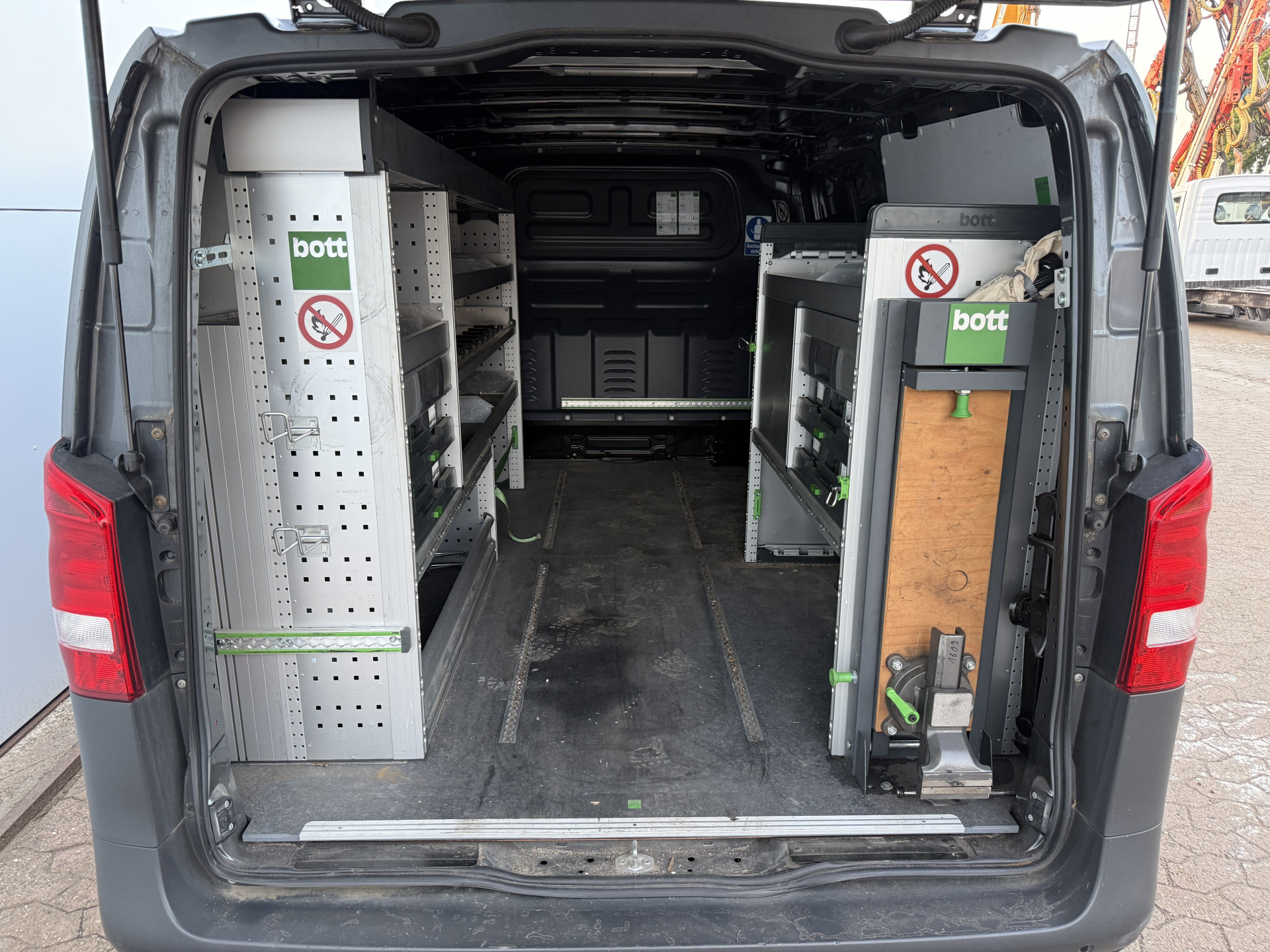 Mercedes-Benz Vito 114 1.9 CDI Automaat L2H1 Climate Control Cruise Control Parkeersensoren V+A Kastwand Inbouw