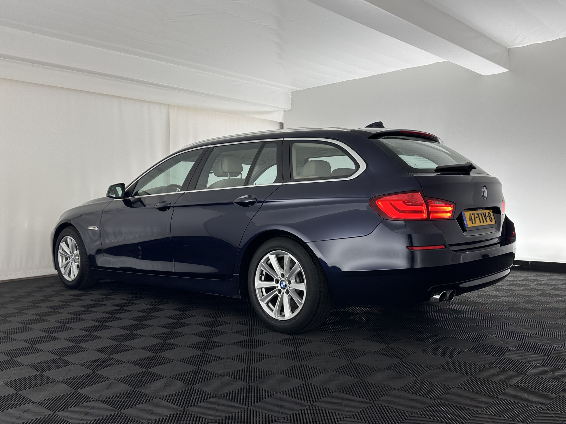 BMW 5-serie Touring 525xd High Executive AWD Aut*  LEATHER | BI-XENON | HEATED-SPORTSEATS | NAVI-FULLMAP | ECC | PDC | 17"ALU*