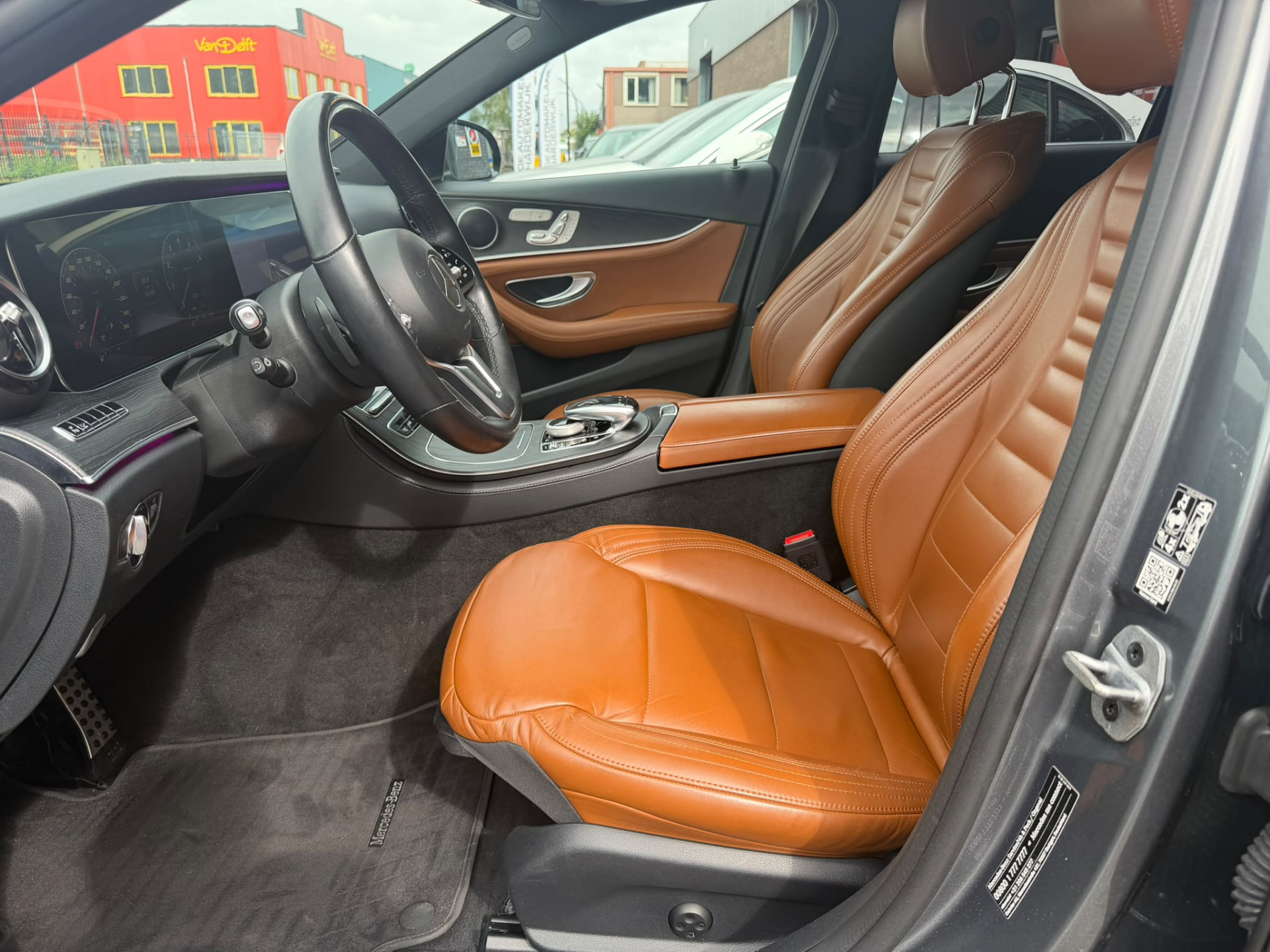 Mercedes-Benz E-klasse Estate 200 Premium 3/6/12 MND GARANTIE  | AUTOMAAT | NIEUWE APK | LEDER | PDC | NAVI | CRUISE |